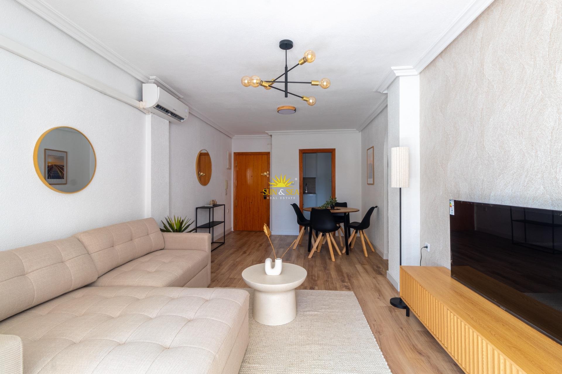 Resale - Apartment - Torrevieja - La Mata pueblo