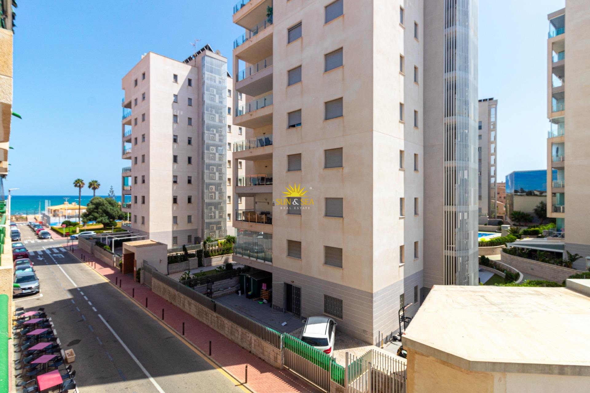 Resale - Apartment - Torrevieja - La Mata pueblo