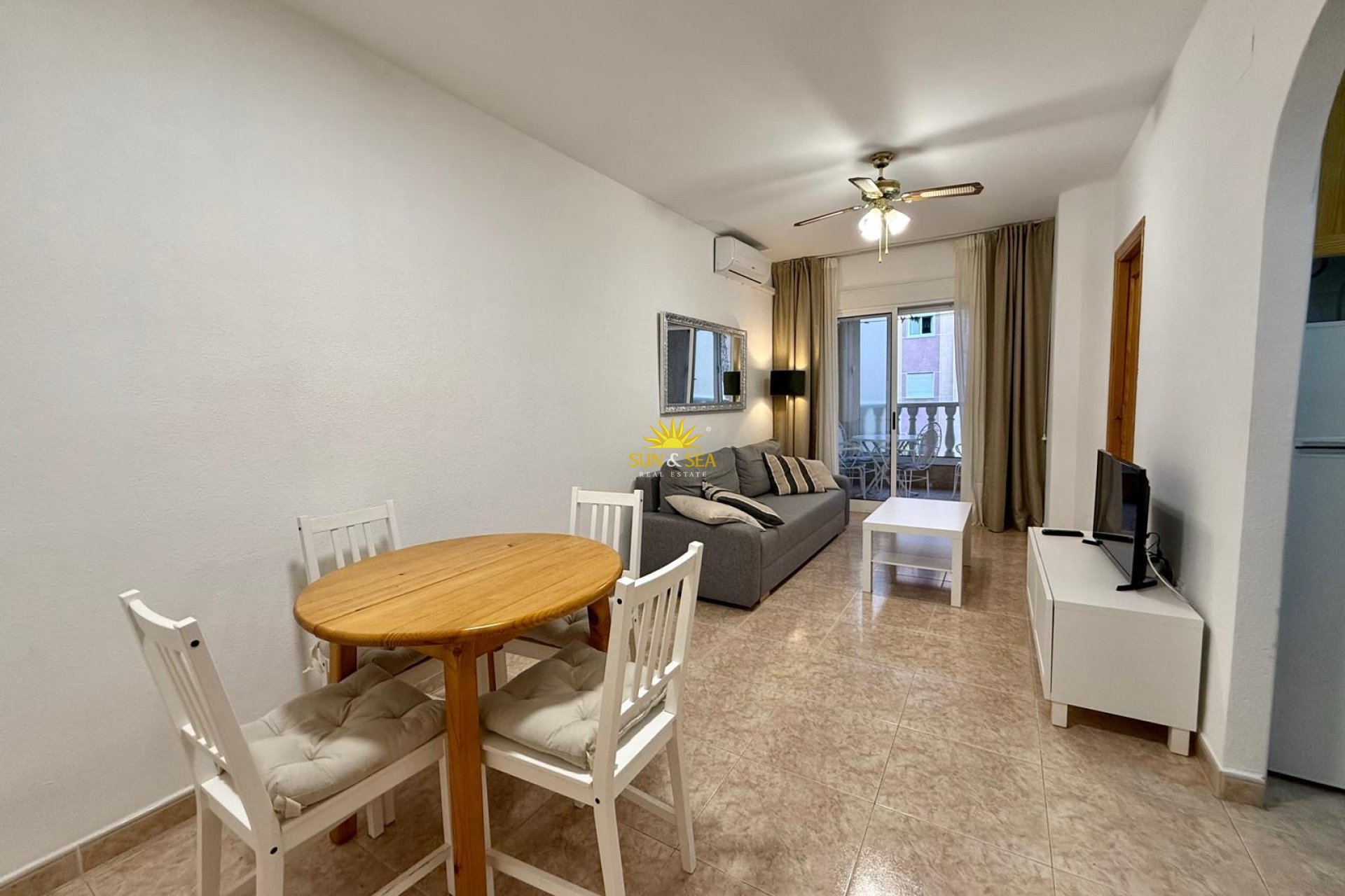 Resale - Apartment - Torrevieja - Parque las naciones