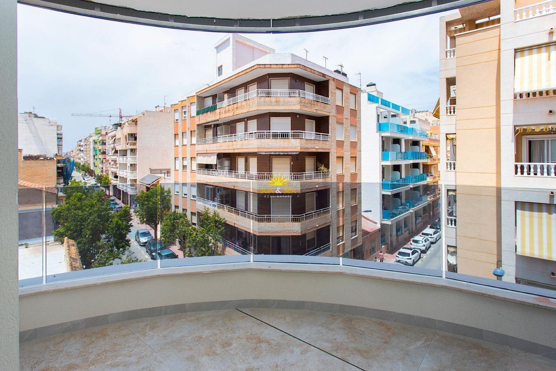 Resale - Apartment - Torrevieja - Paseo maritimo