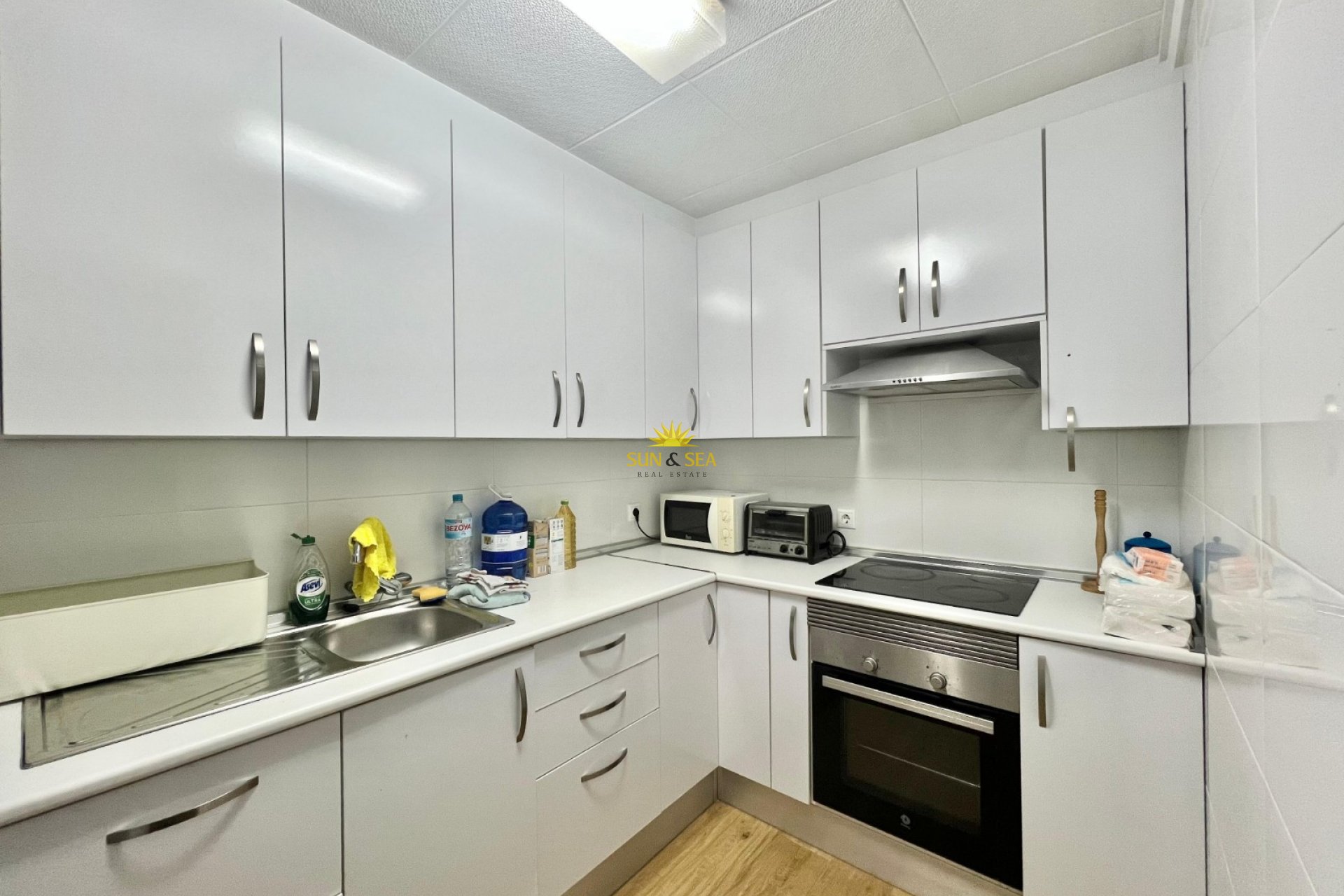 Resale - Apartment - Torrevieja - Paseo maritimo