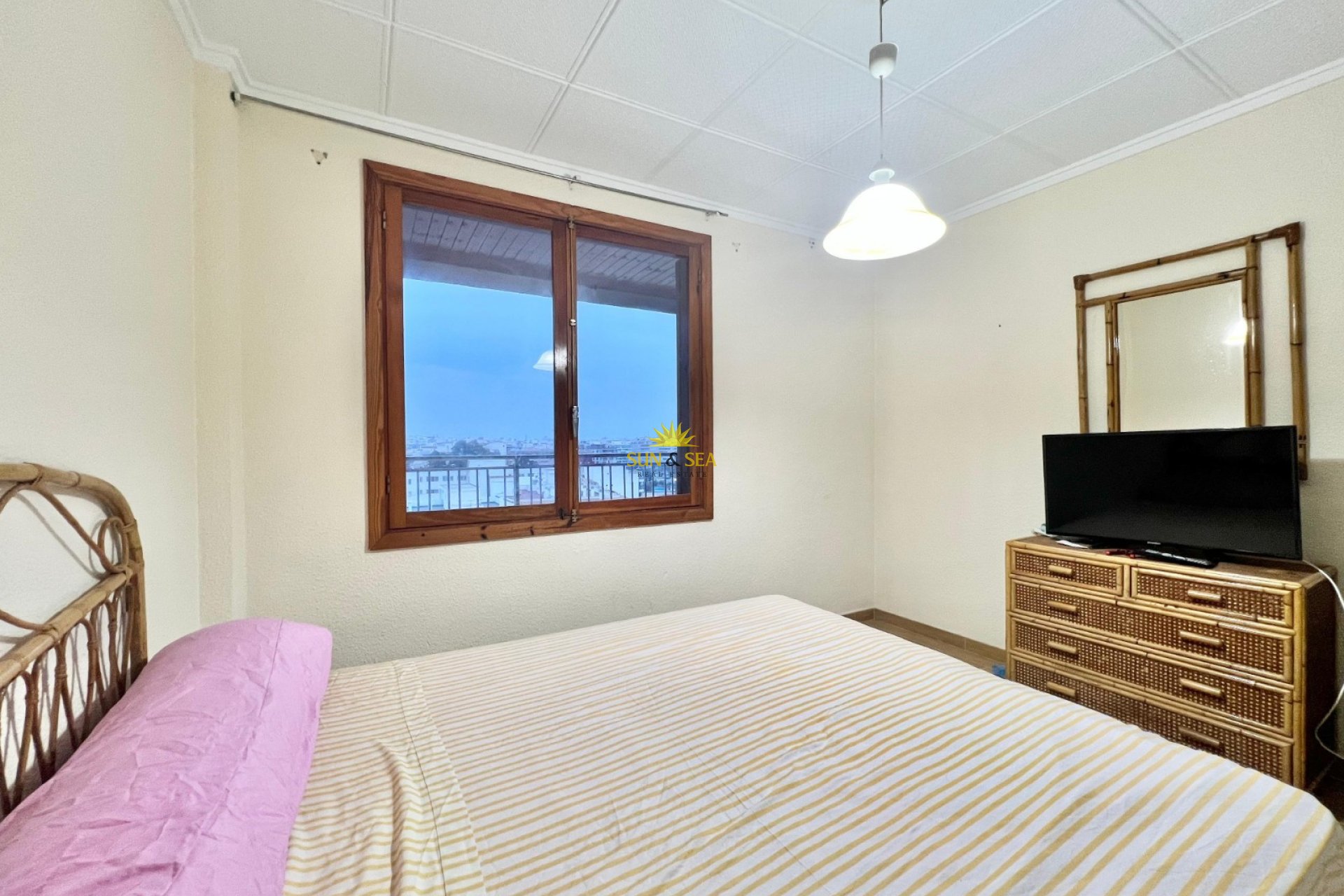 Resale - Apartment - Torrevieja - Paseo maritimo