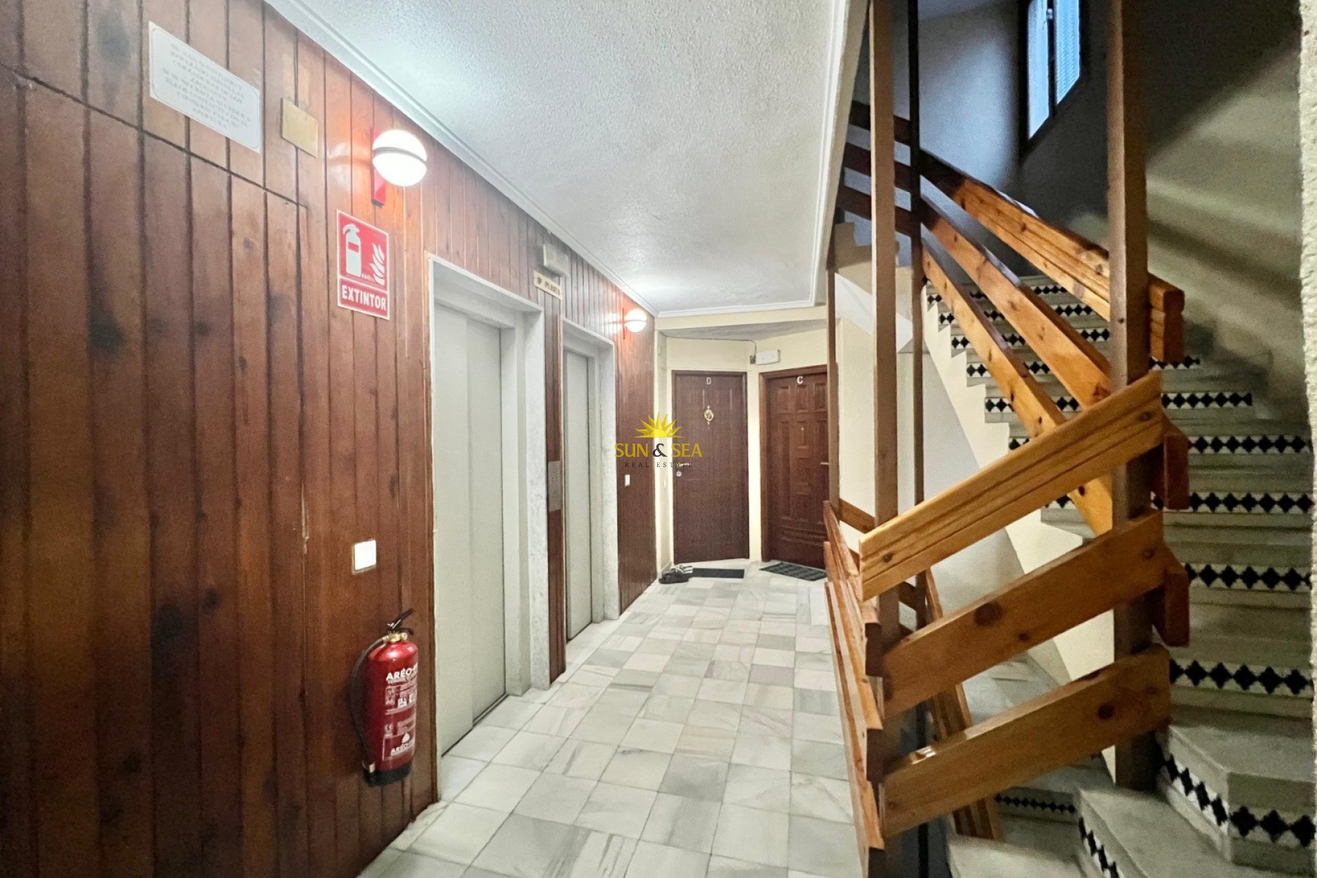 Resale - Apartment - Torrevieja - Paseo maritimo