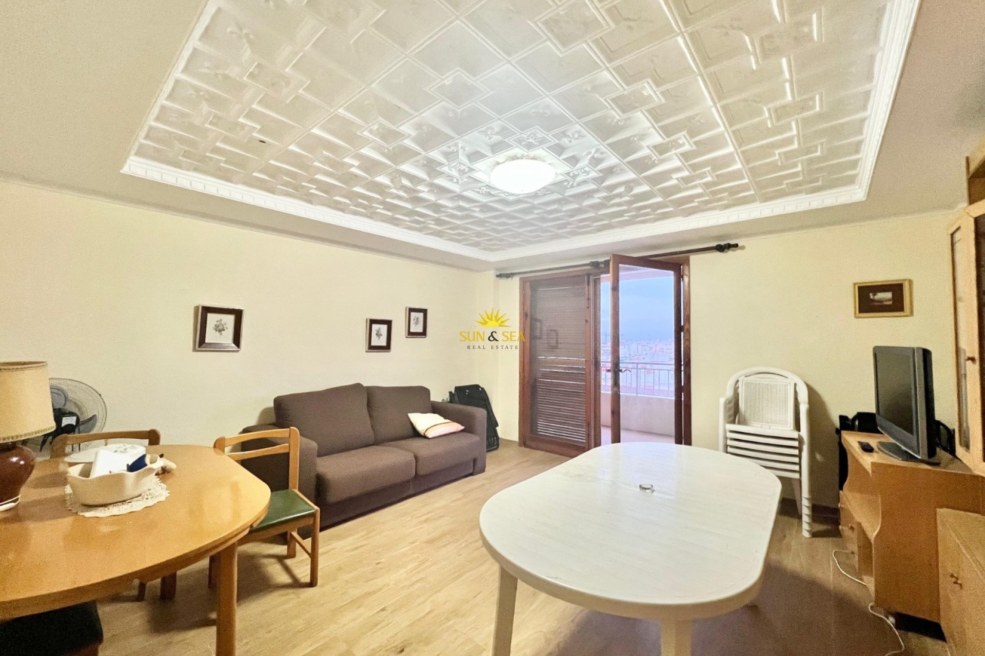 Resale - Apartment - Torrevieja - Paseo maritimo