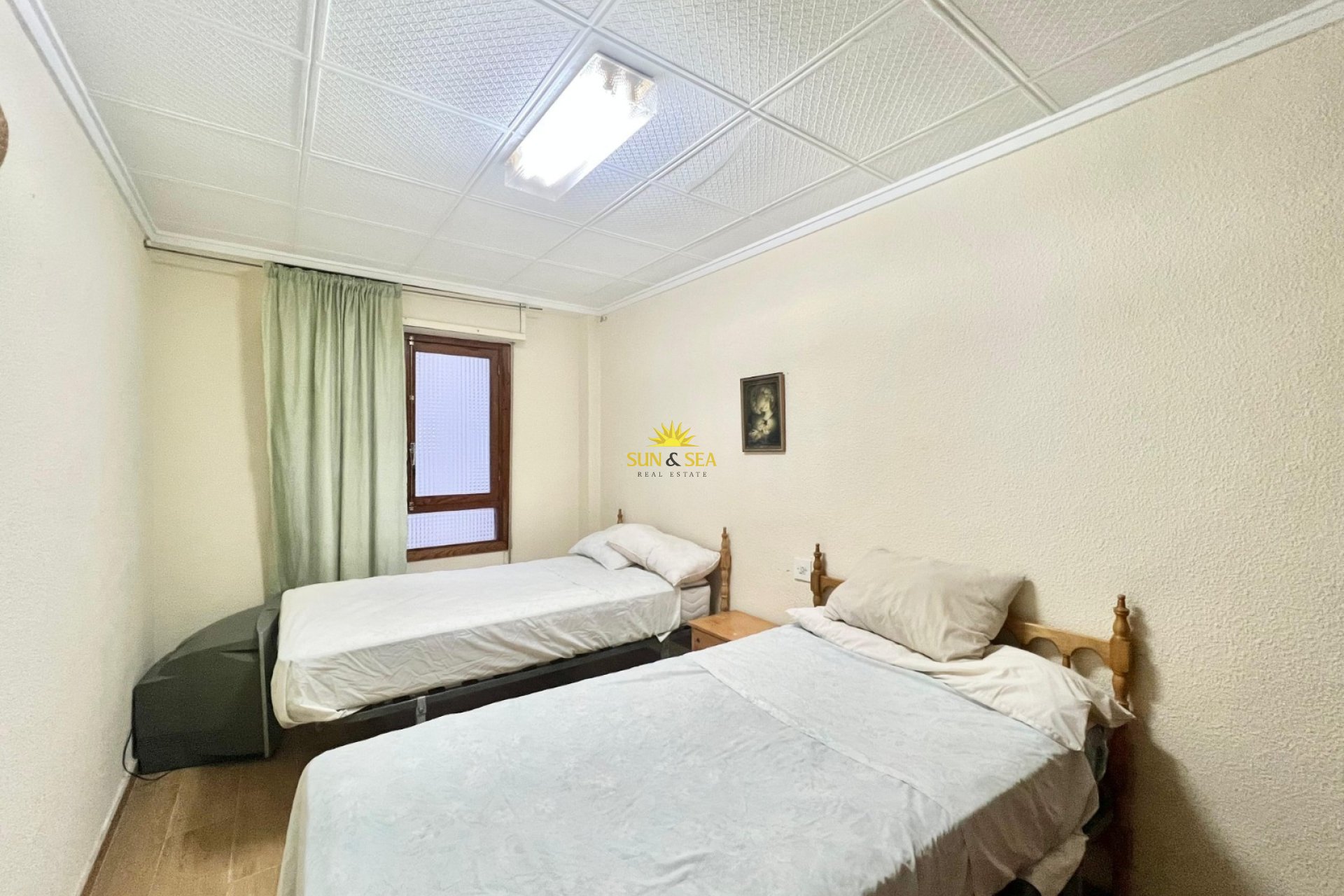 Resale - Apartment - Torrevieja - Paseo maritimo
