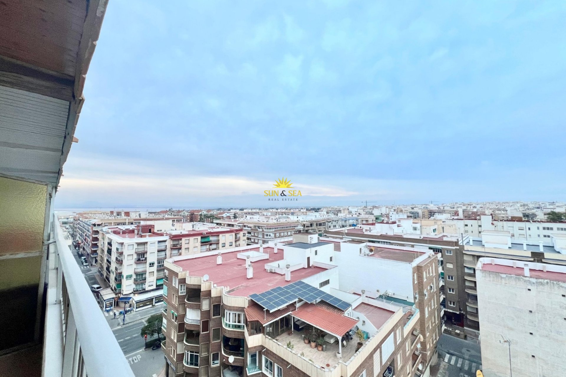 Resale - Apartment - Torrevieja - Paseo maritimo