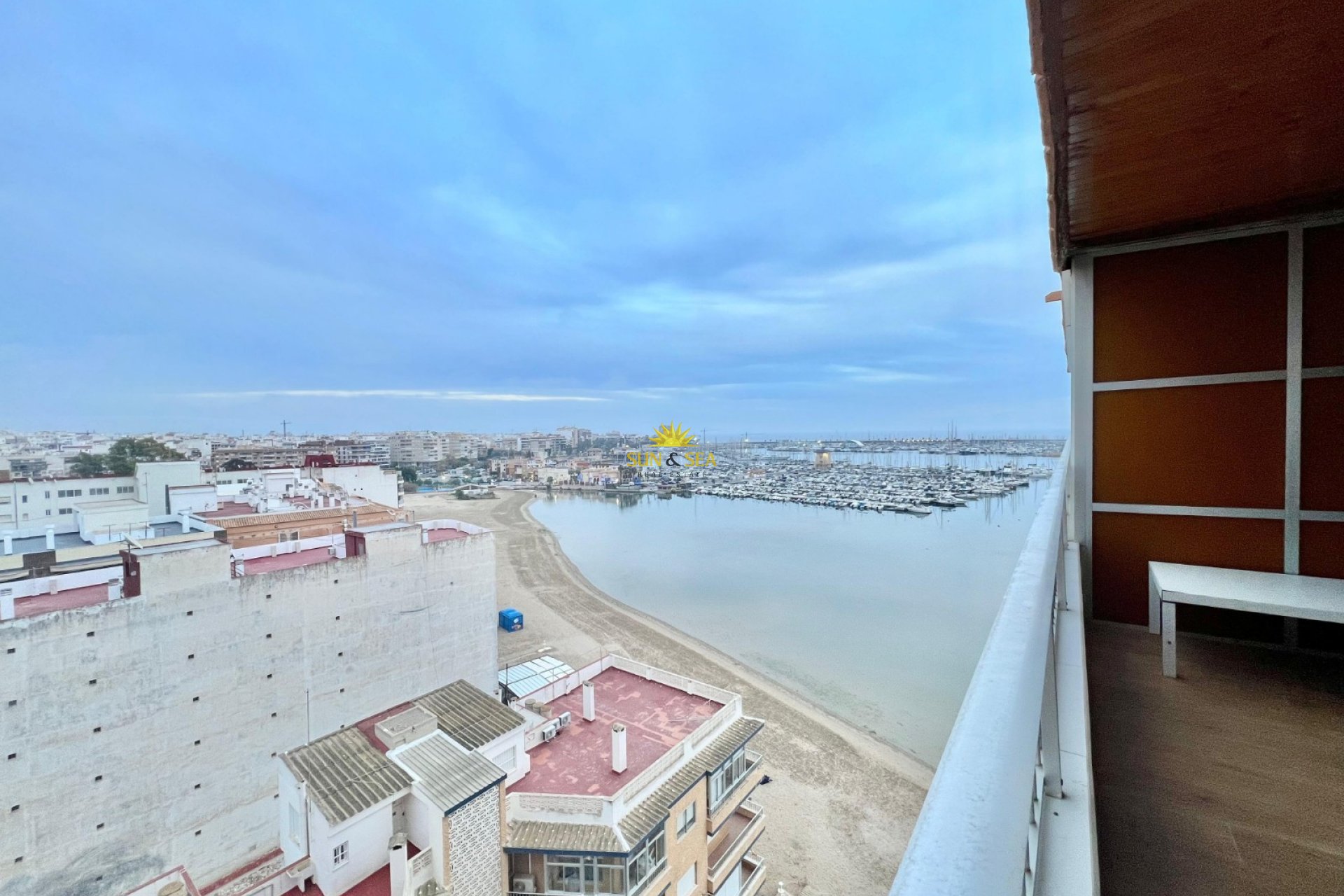 Resale - Apartment - Torrevieja - Paseo maritimo