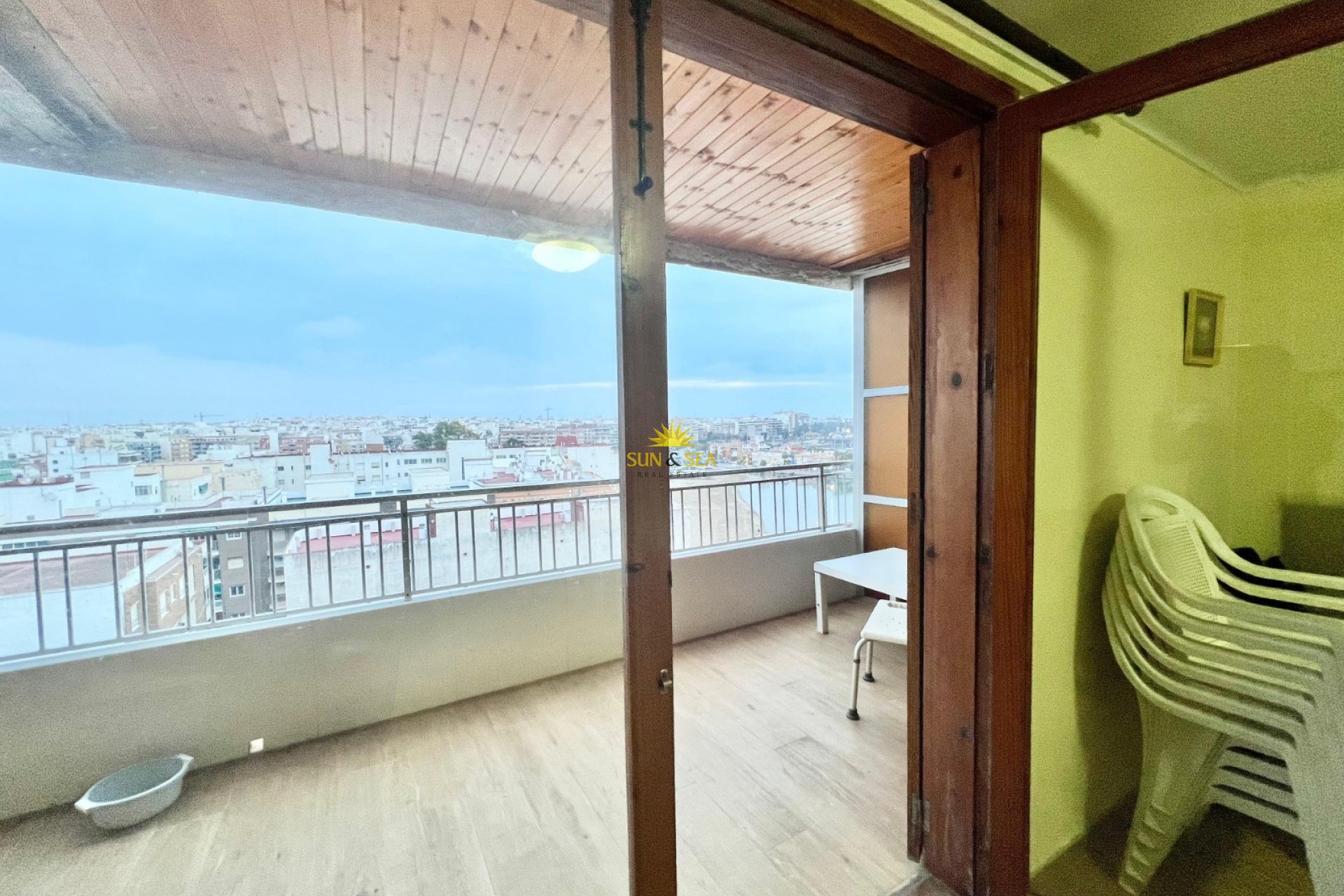 Resale - Apartment - Torrevieja - Paseo maritimo