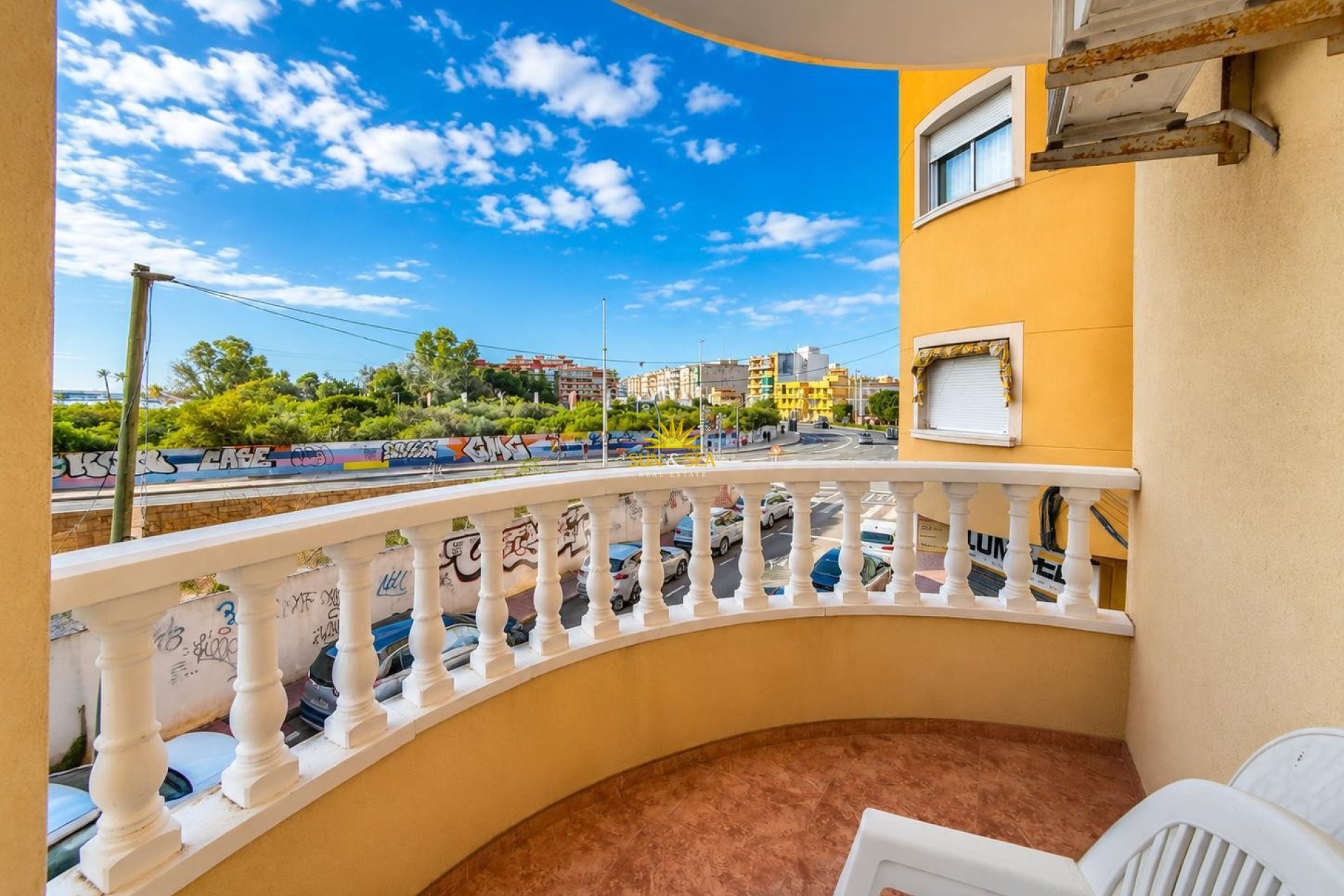 Resale - Apartment - Torrevieja - Paseo maritimo