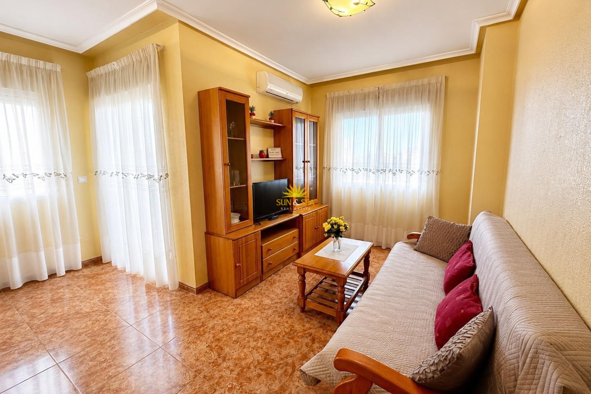Resale - Apartment - Torrevieja - Paseo maritimo