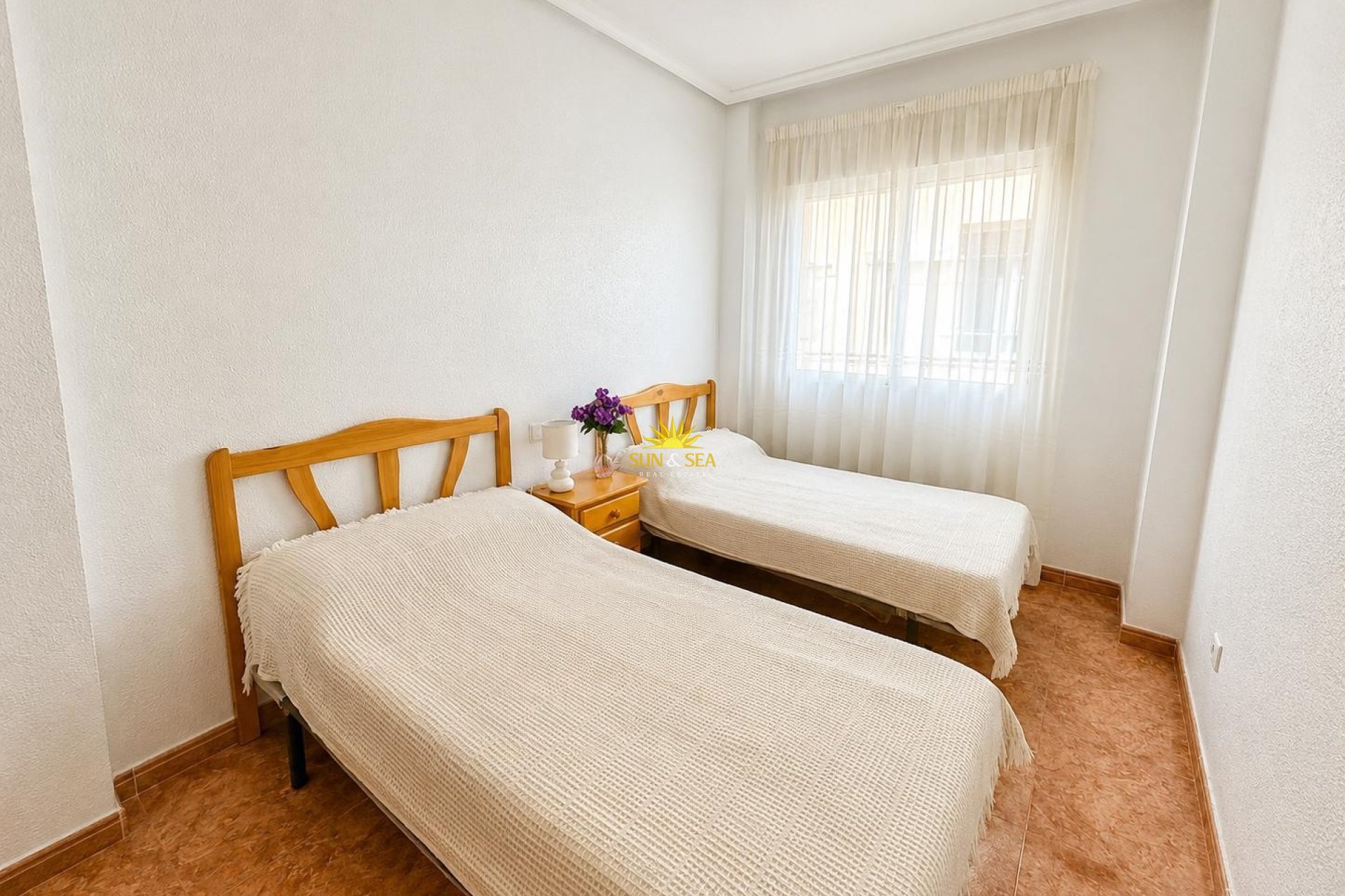 Resale - Apartment - Torrevieja - Paseo maritimo