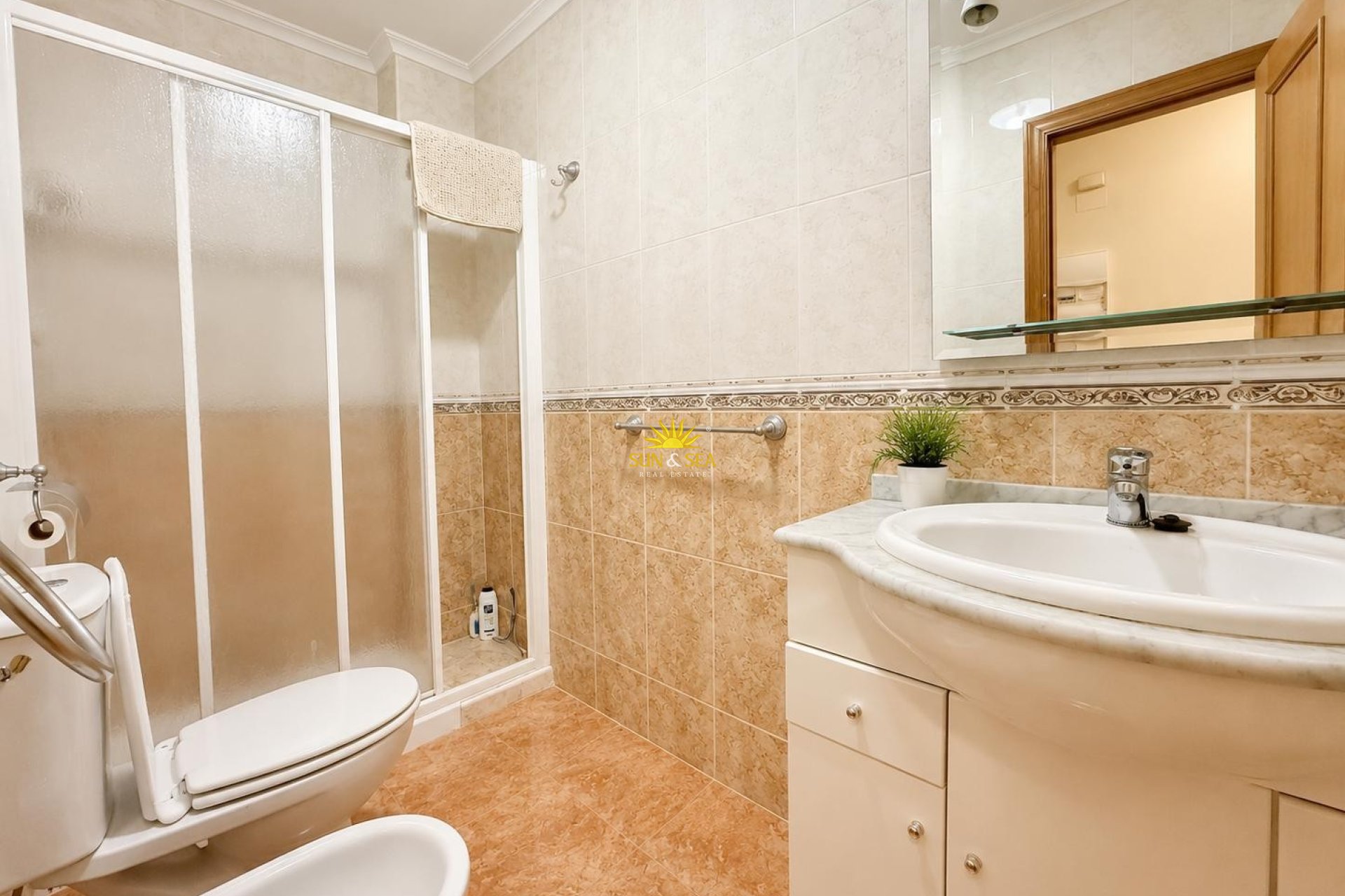 Resale - Apartment - Torrevieja - Paseo maritimo