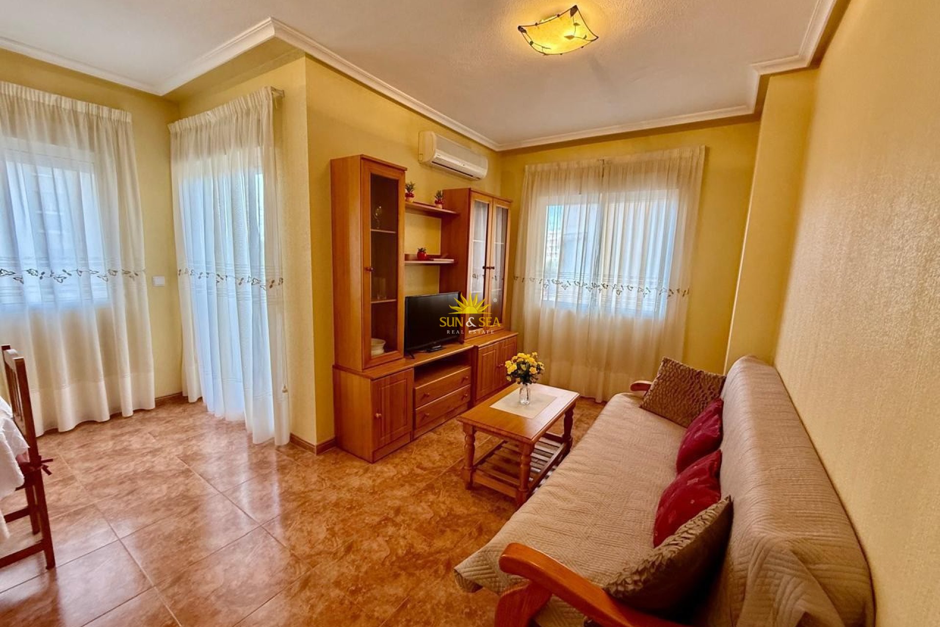 Resale - Apartment - Torrevieja - Paseo maritimo