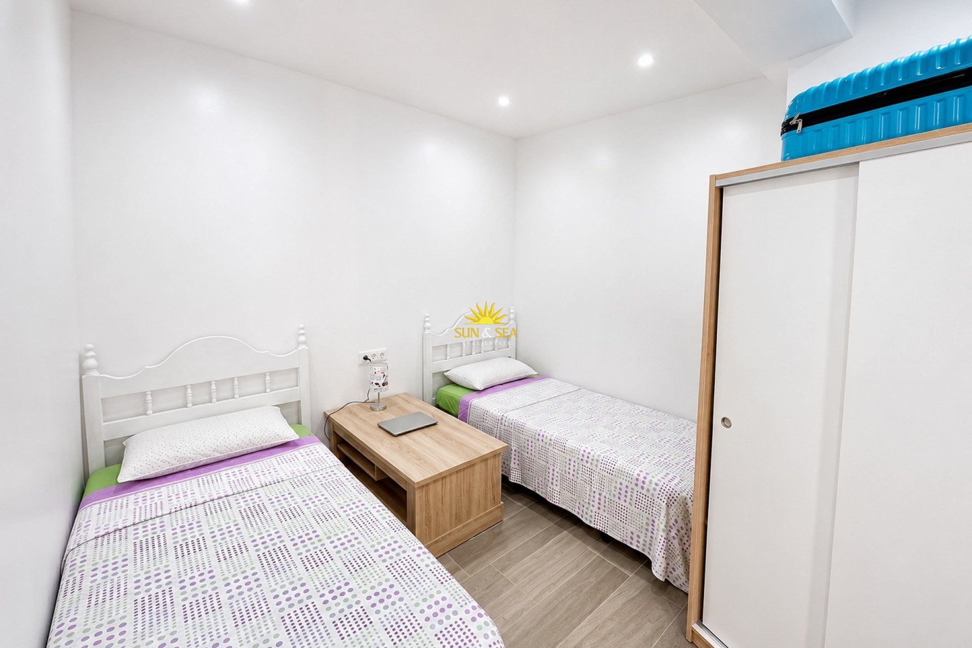 Resale - Apartment - Torrevieja - Paseo maritimo