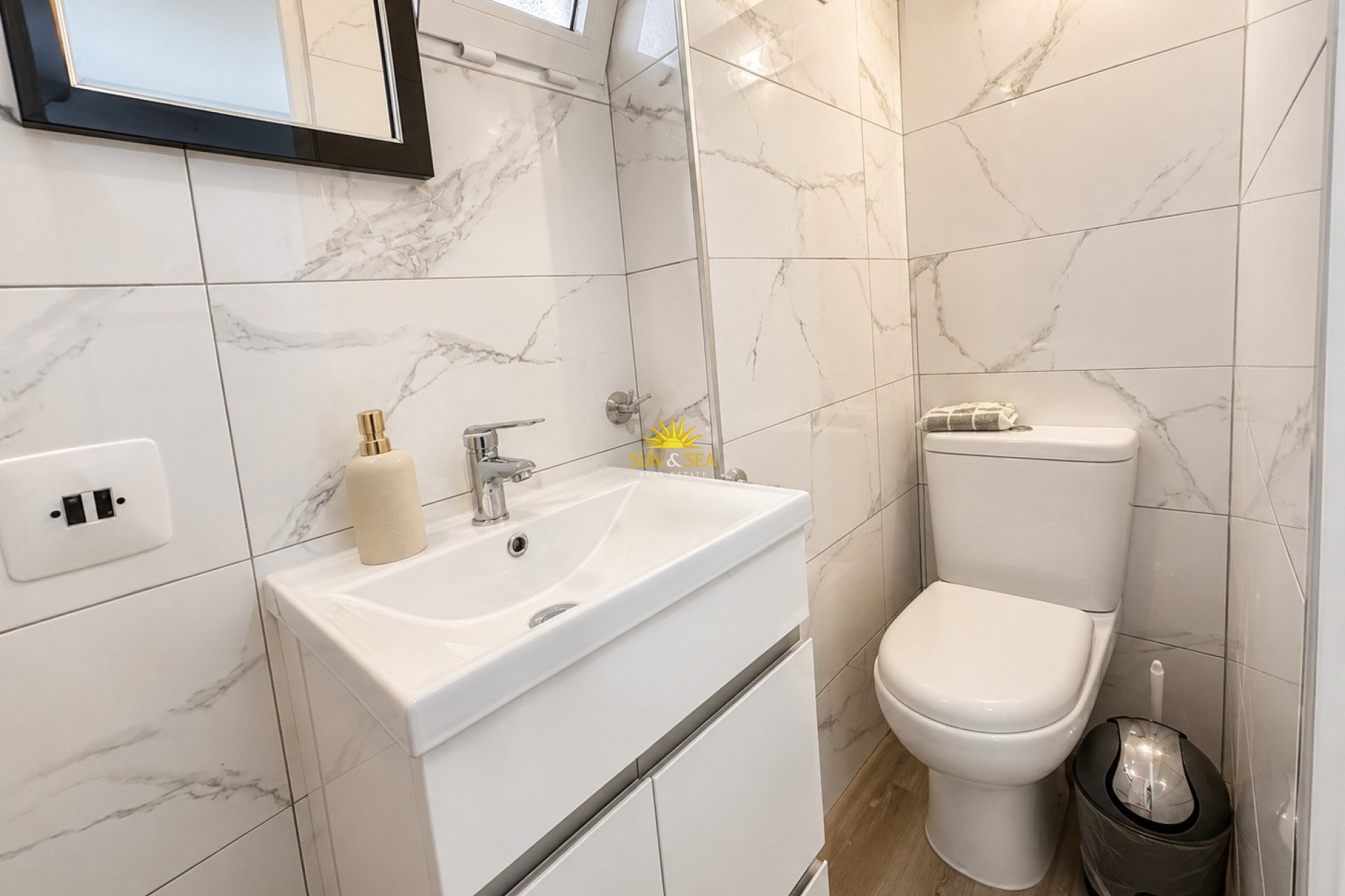 Resale - Apartment - Torrevieja - Paseo maritimo