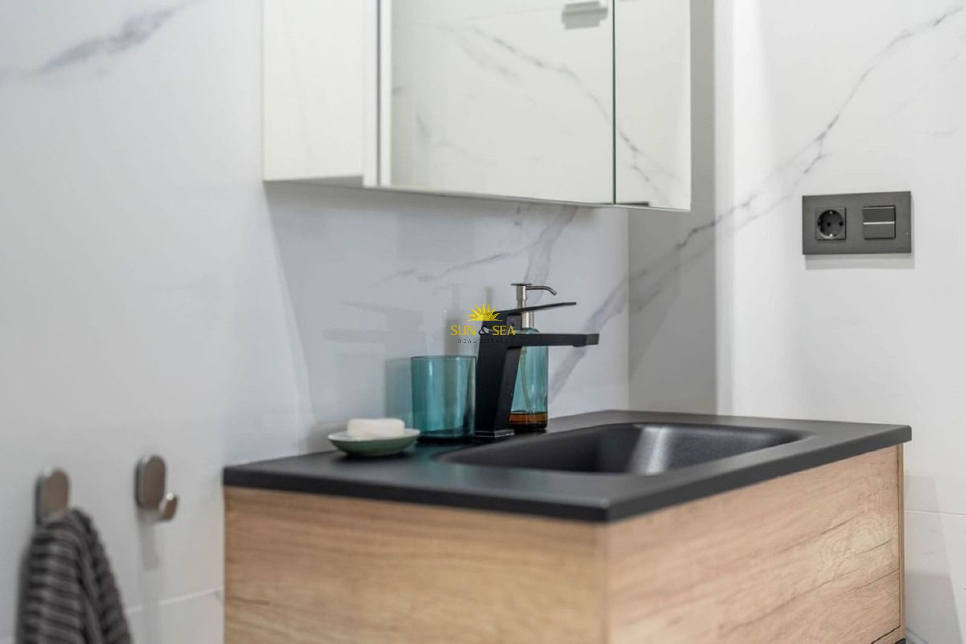 Resale - Apartment - Torrevieja - Puerto de Torrevieja