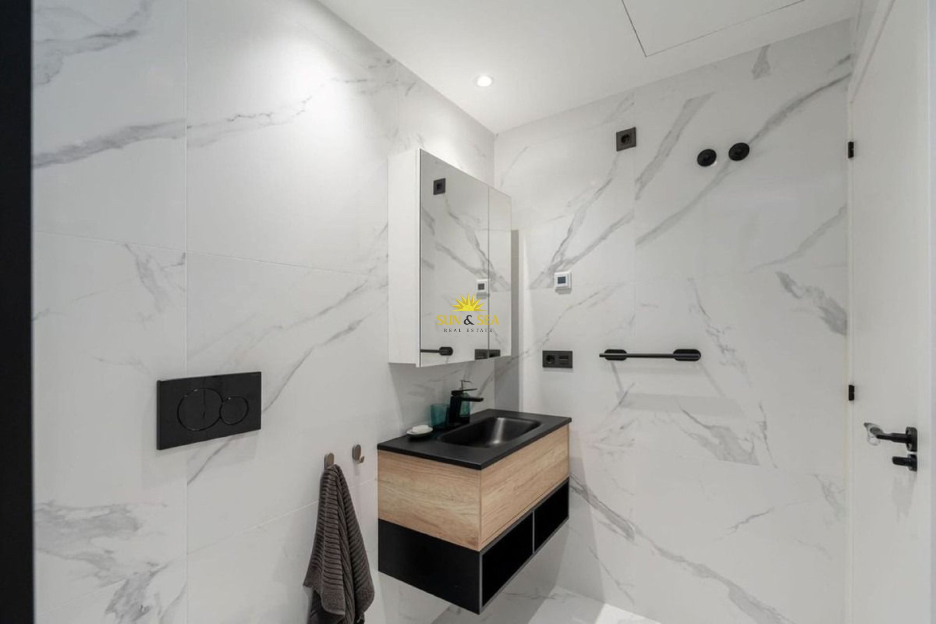 Resale - Apartment - Torrevieja - Puerto de Torrevieja