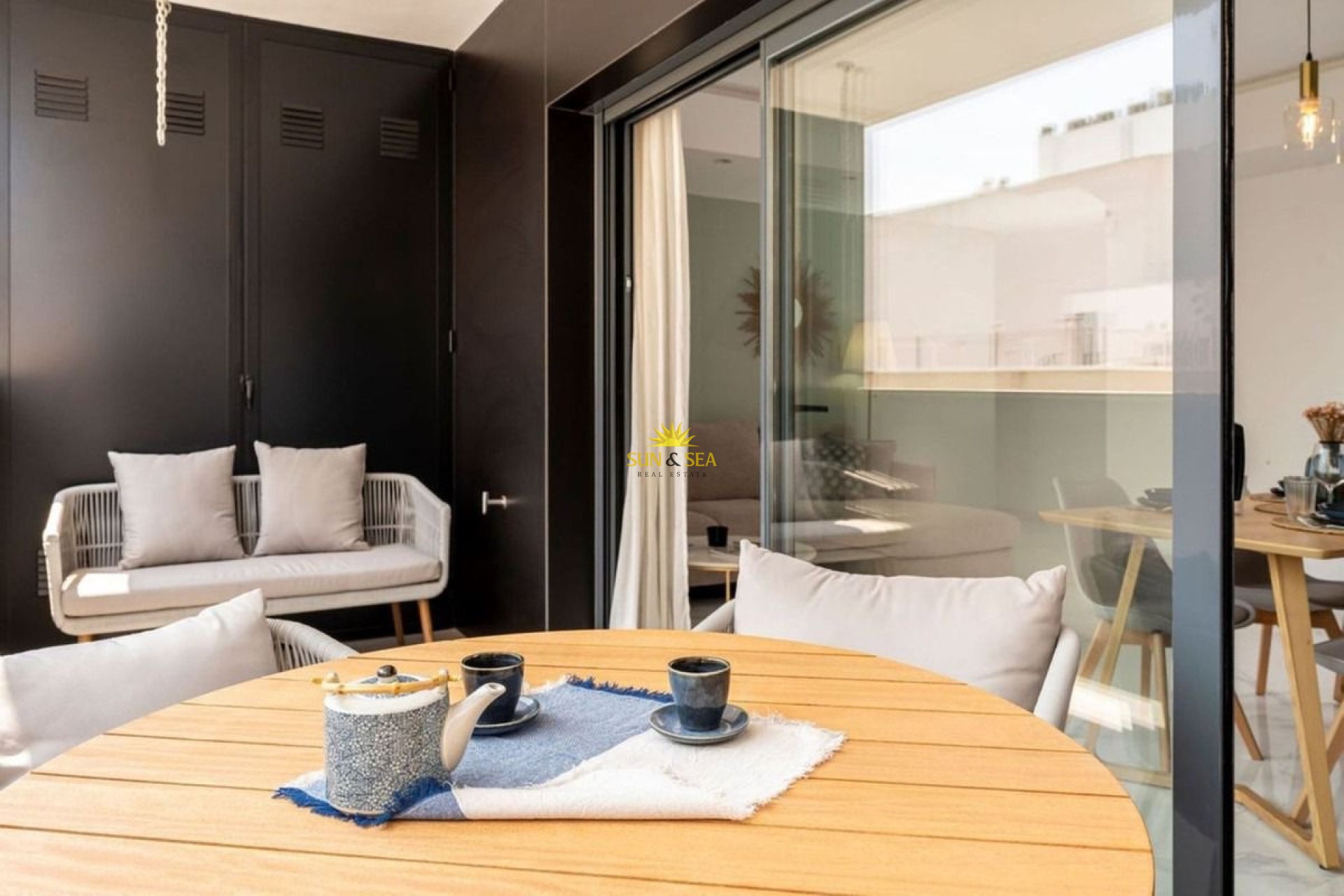 Resale - Apartment - Torrevieja - Puerto de Torrevieja