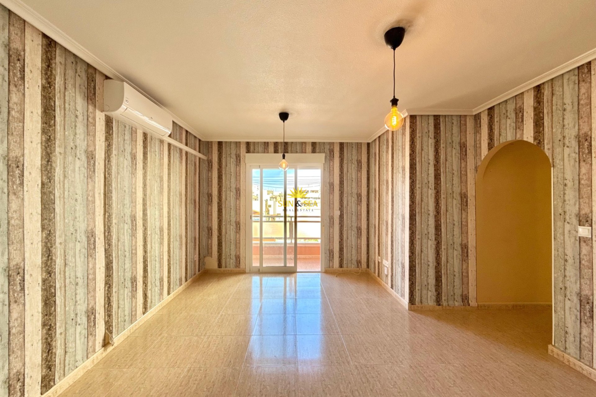 Resale - Apartment - Torrevieja - torrevieja