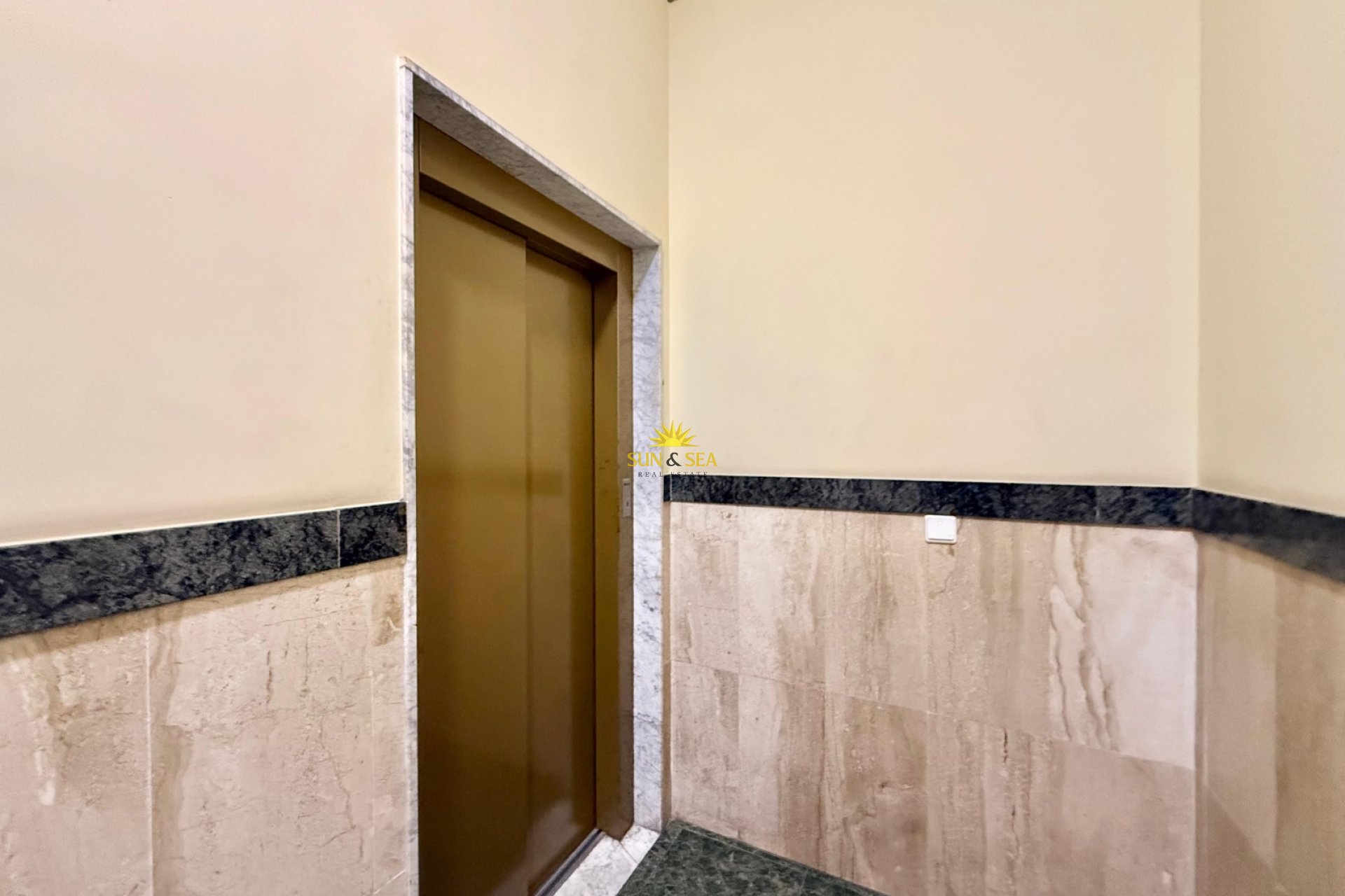 Resale - Apartment - Torrevieja - torrevieja