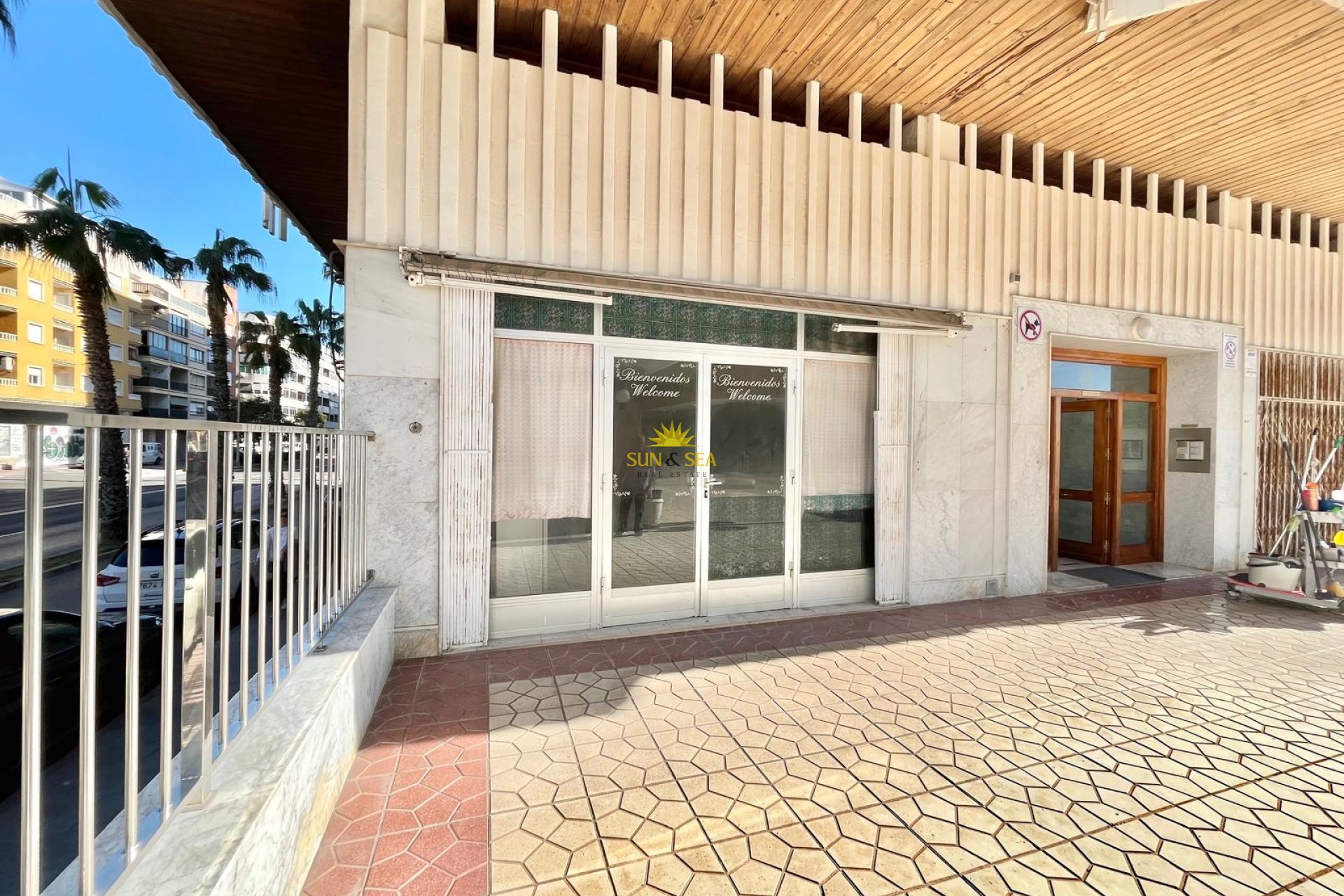 Resale - Commercial - Torrevieja - Playa del Acequión