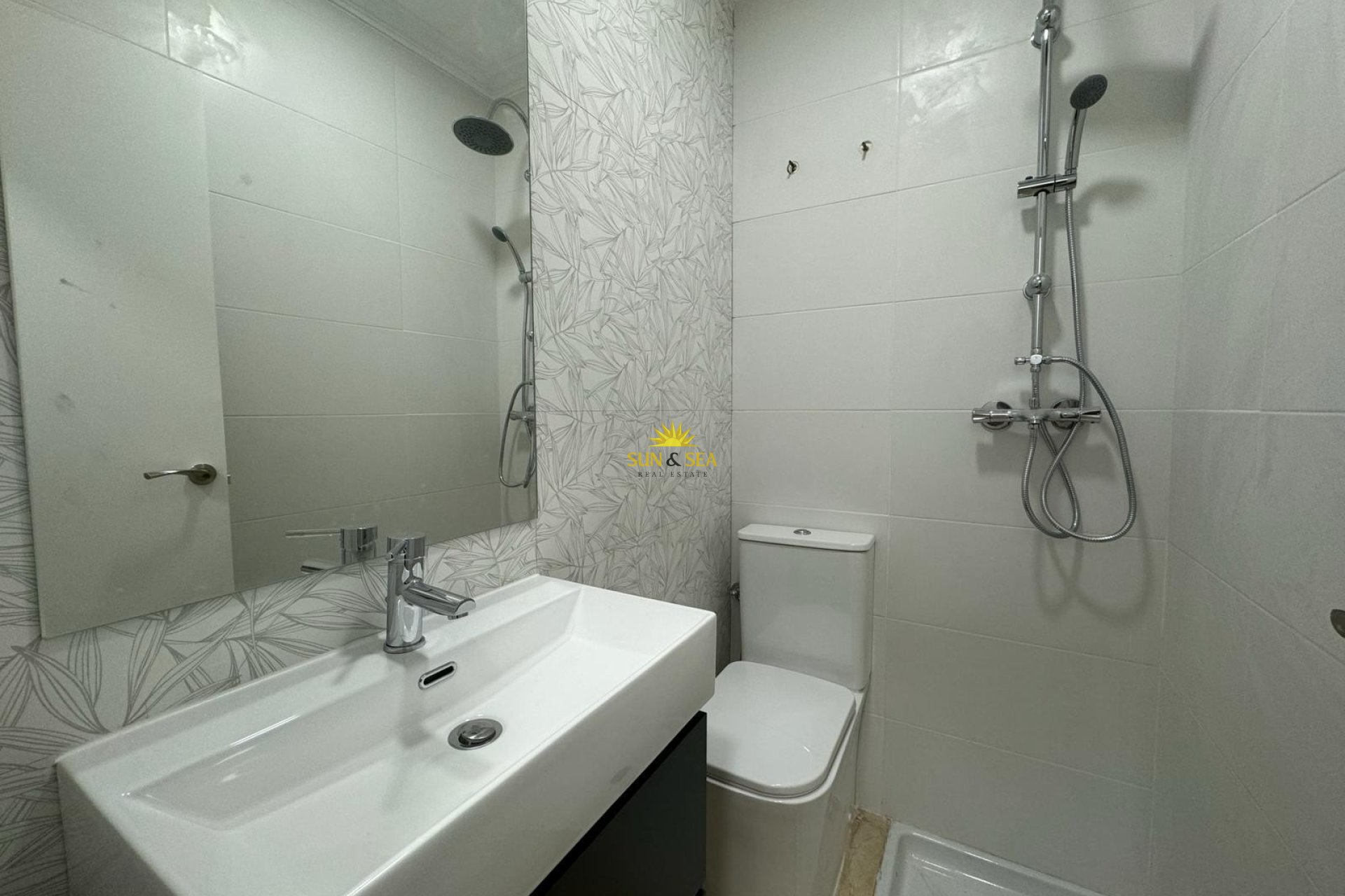 Resale - Ground Floor - Torrevieja - Playa del Cura