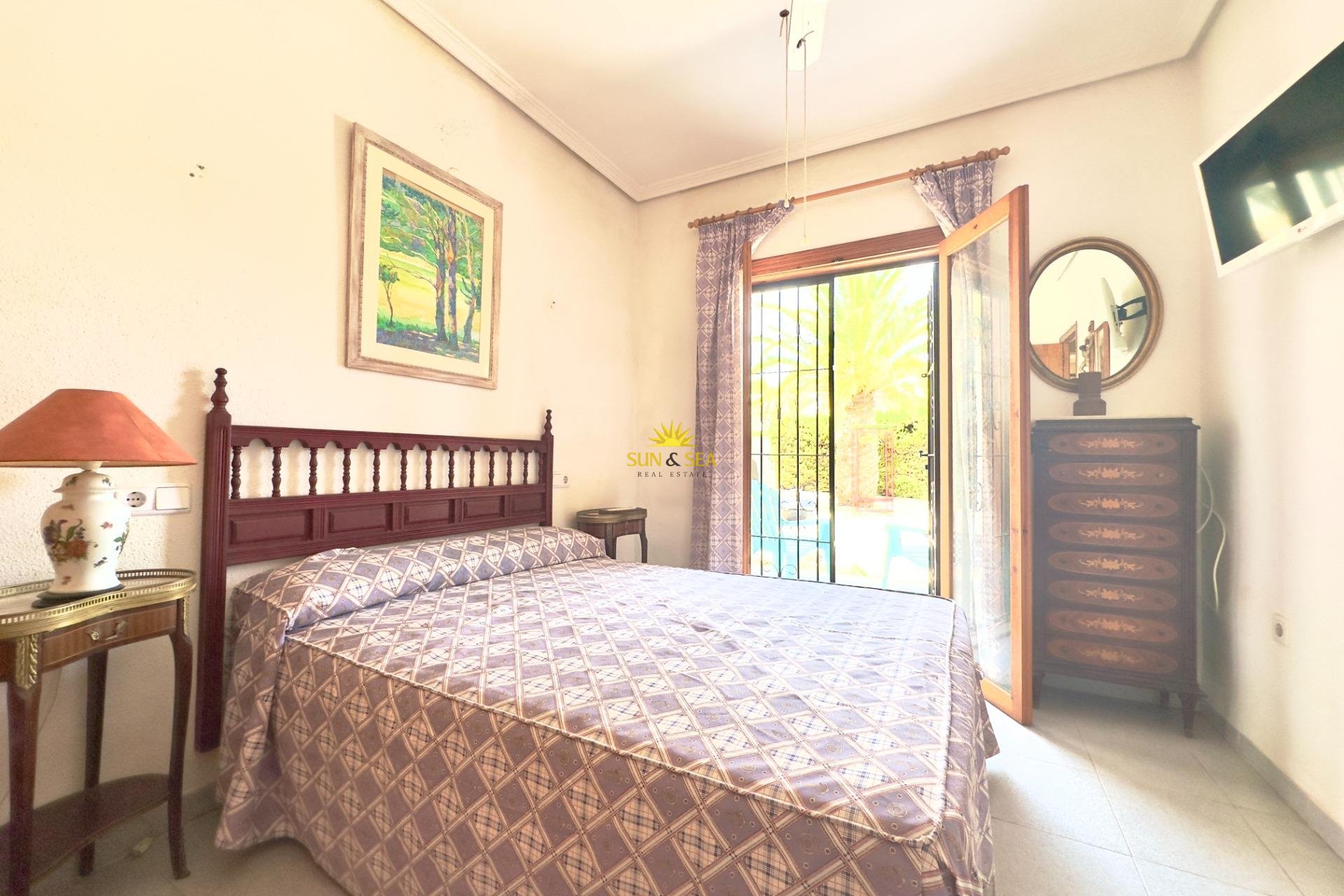 Resale - Villa - Orihuela Costa - La Zenia