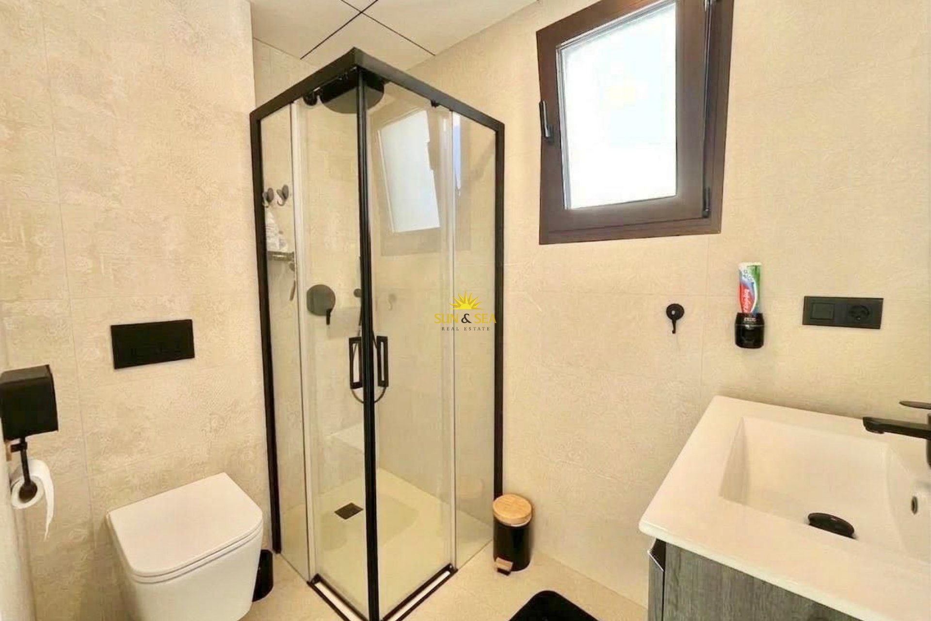 Resale - Villa / Semi detached - Algorfa