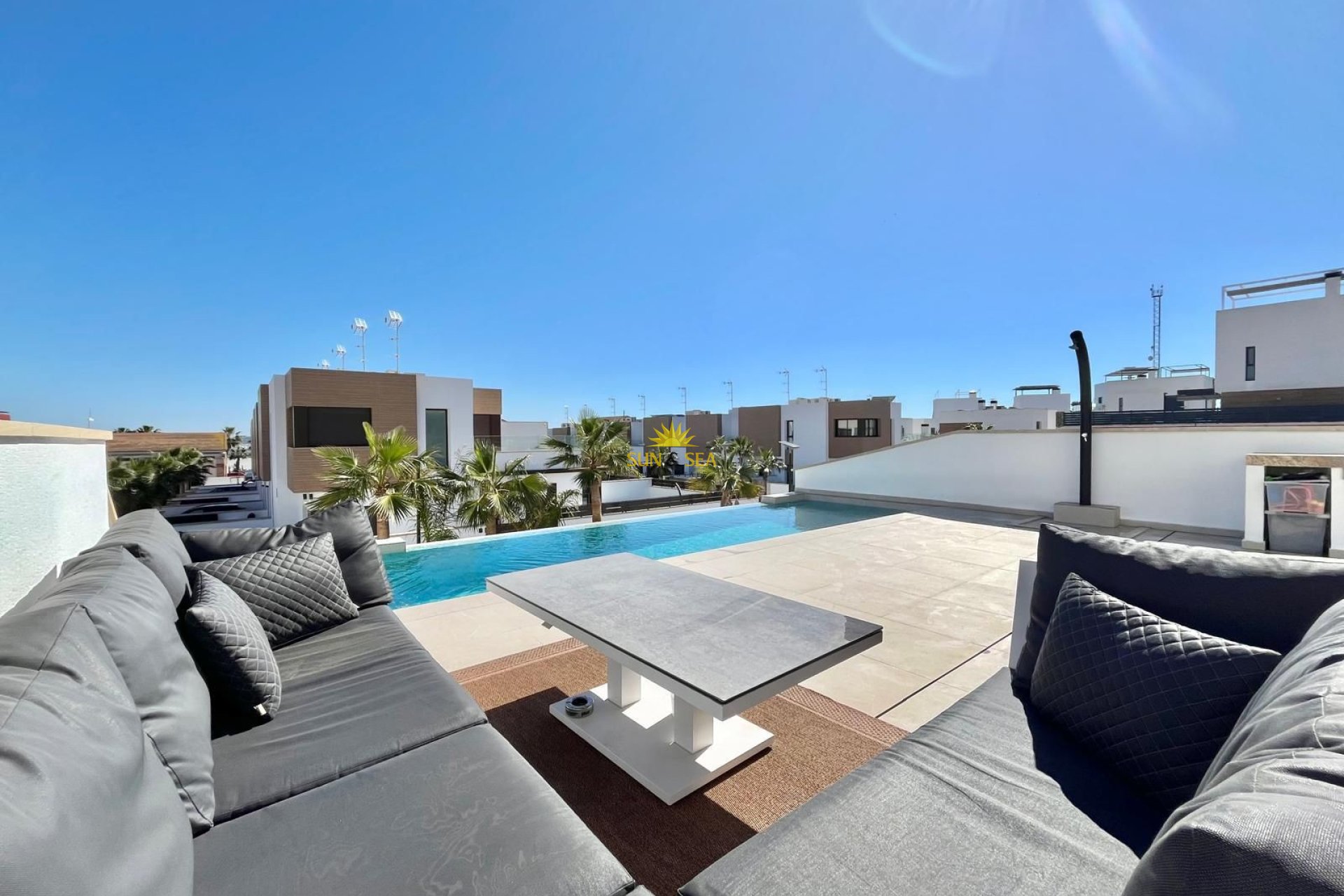 Resale - Villa / Semi detached - Algorfa