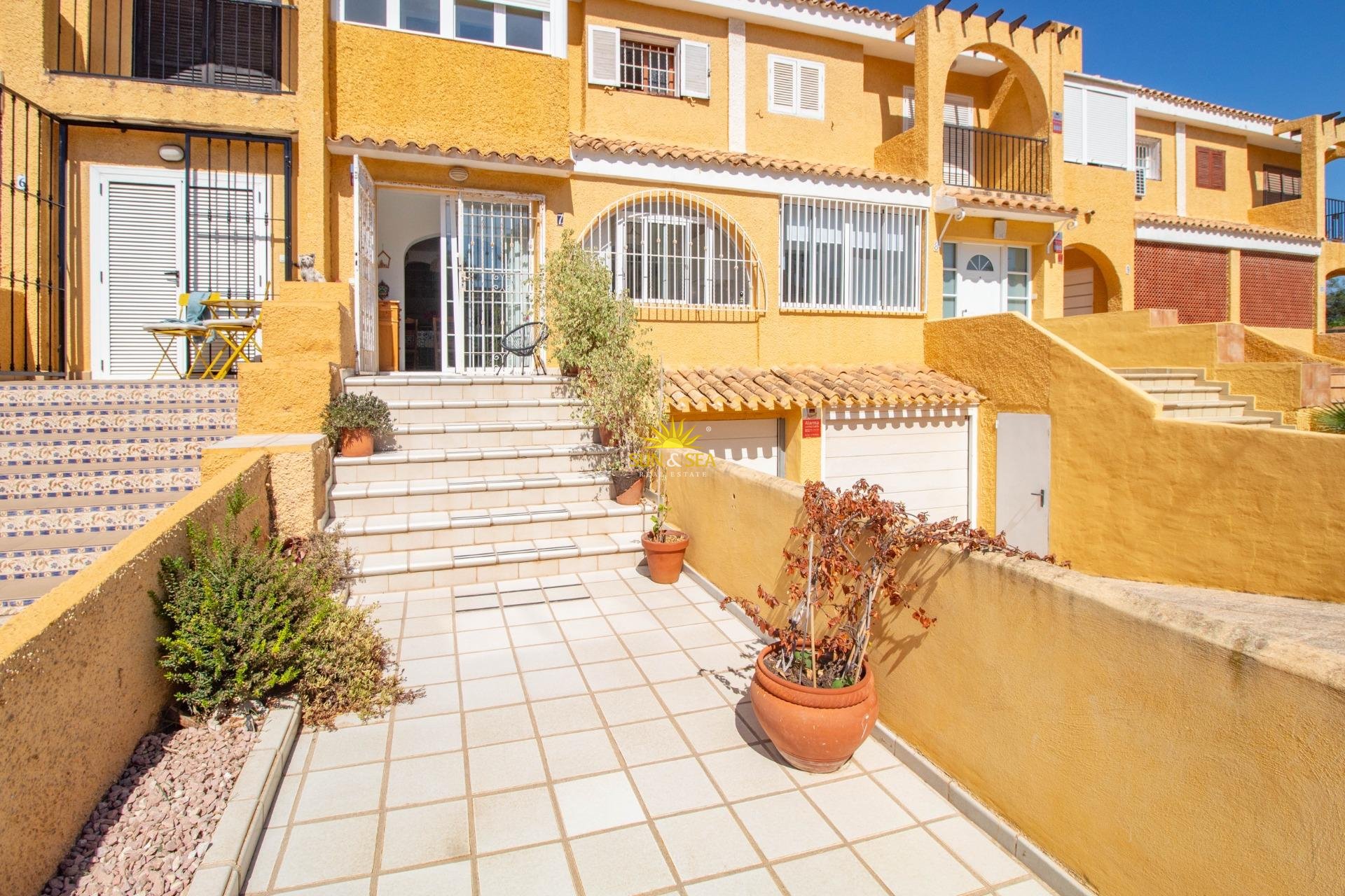 Resale - Villa / Semi detached - Cabo Roig