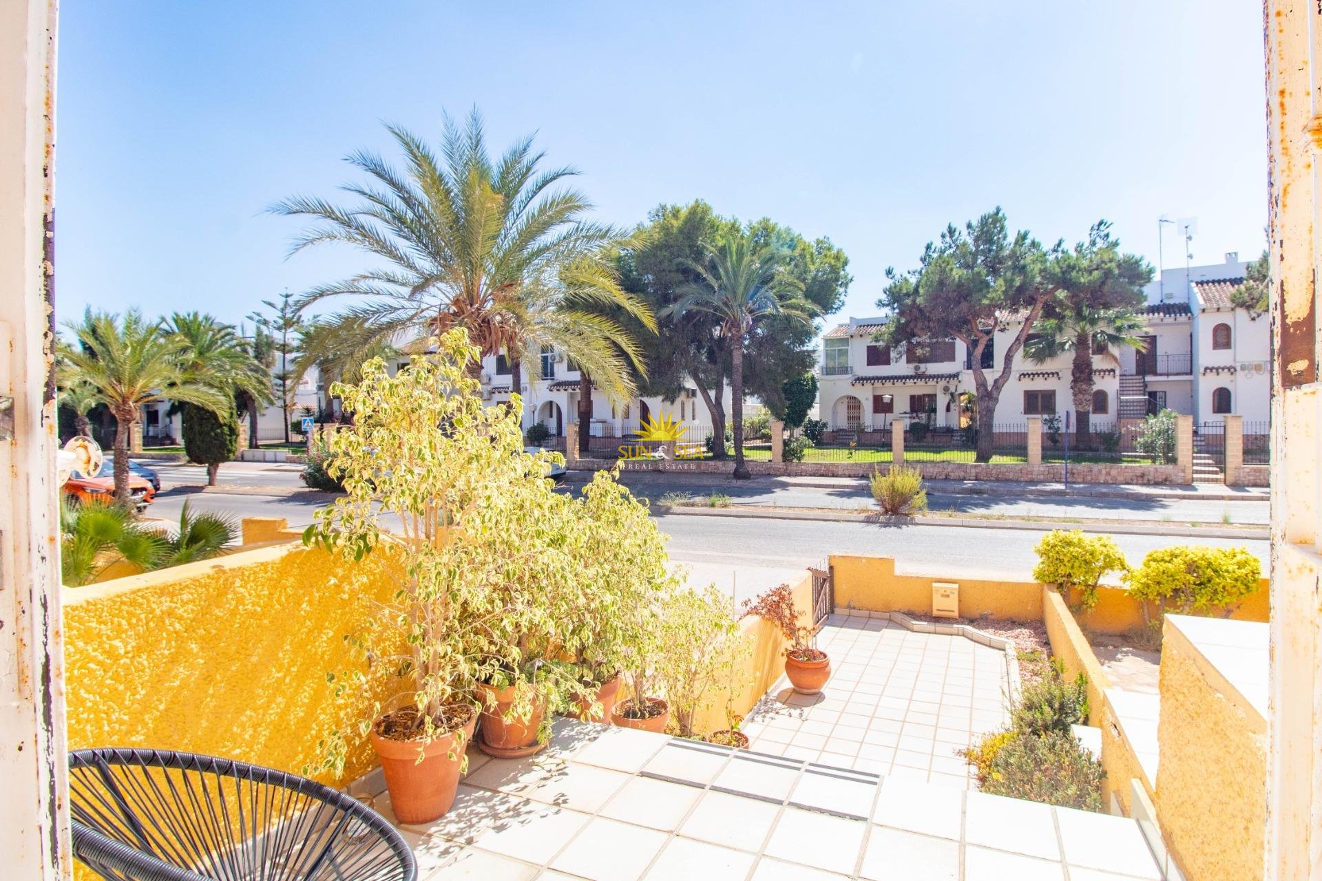 Resale - Villa / Semi detached - Cabo Roig