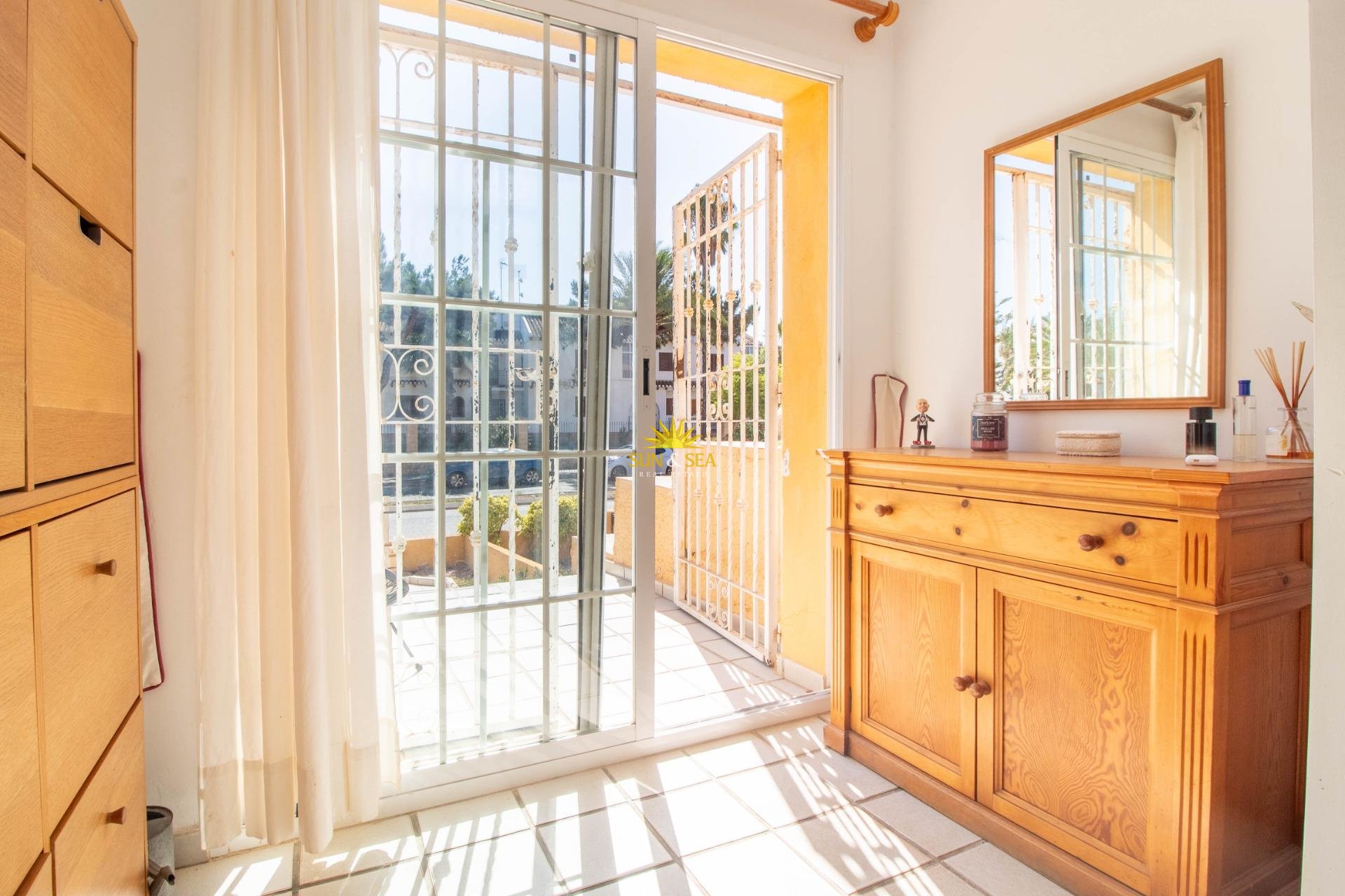 Resale - Villa / Semi detached - Cabo Roig
