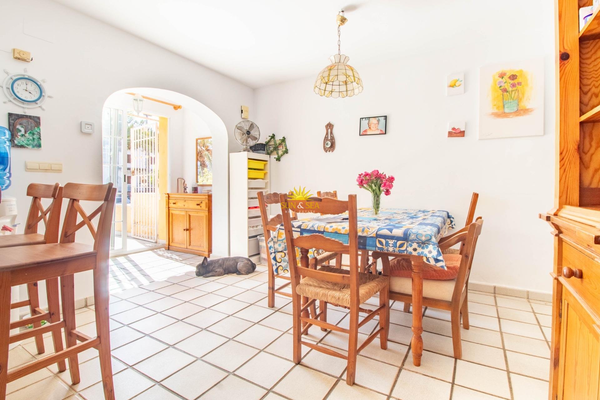 Resale - Villa / Semi detached - Cabo Roig