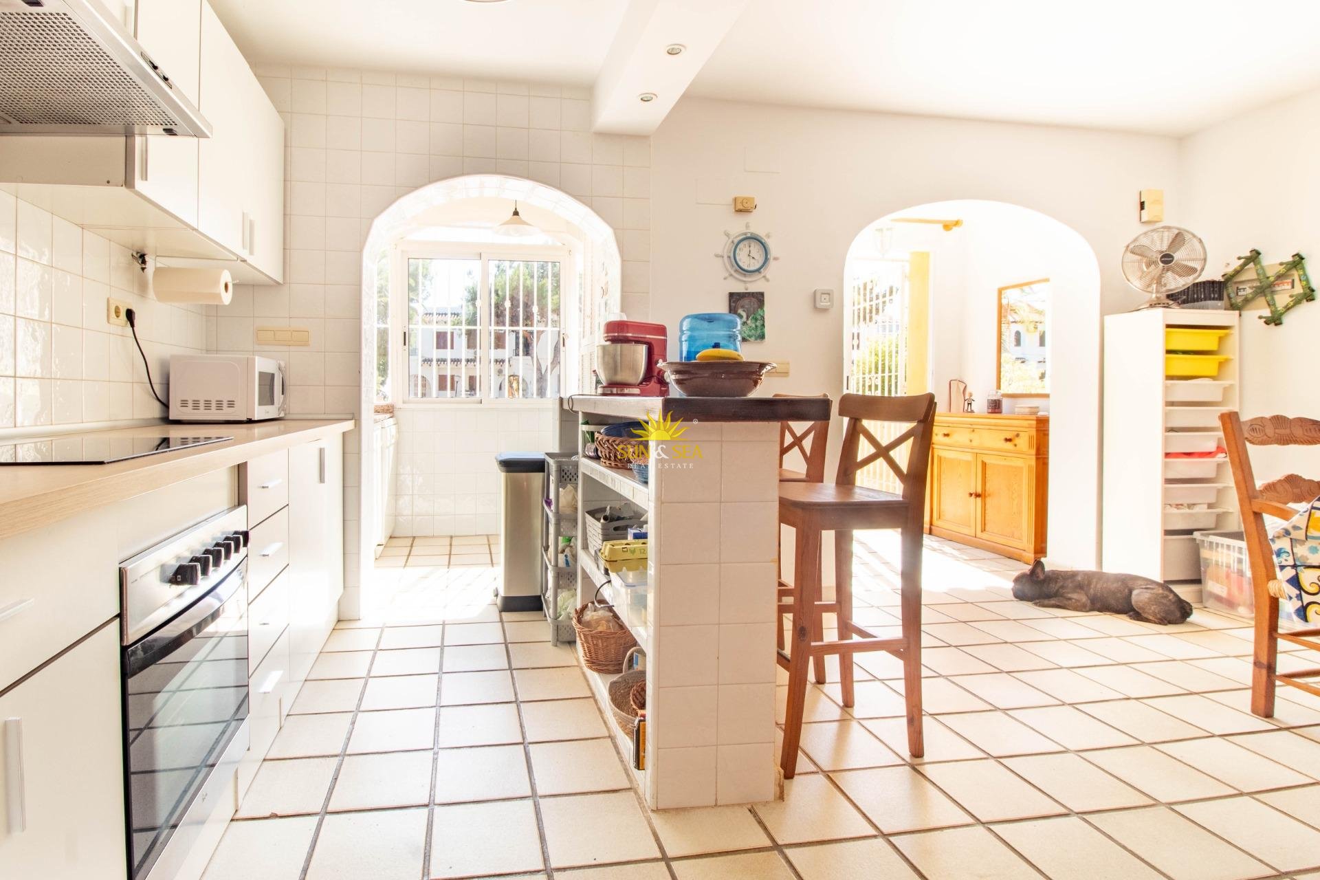 Resale - Villa / Semi detached - Cabo Roig