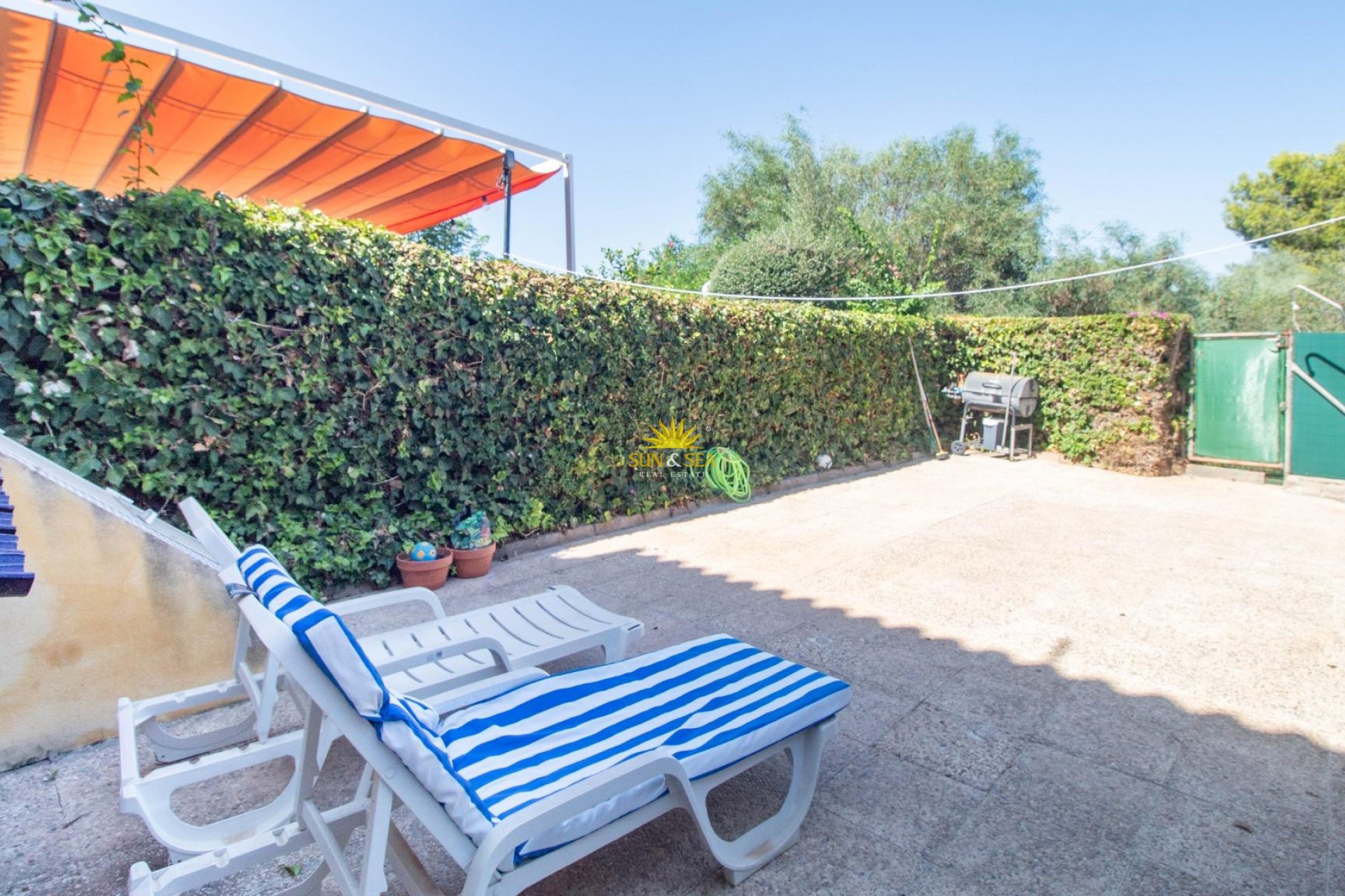 Resale - Villa / Semi detached - Cabo Roig