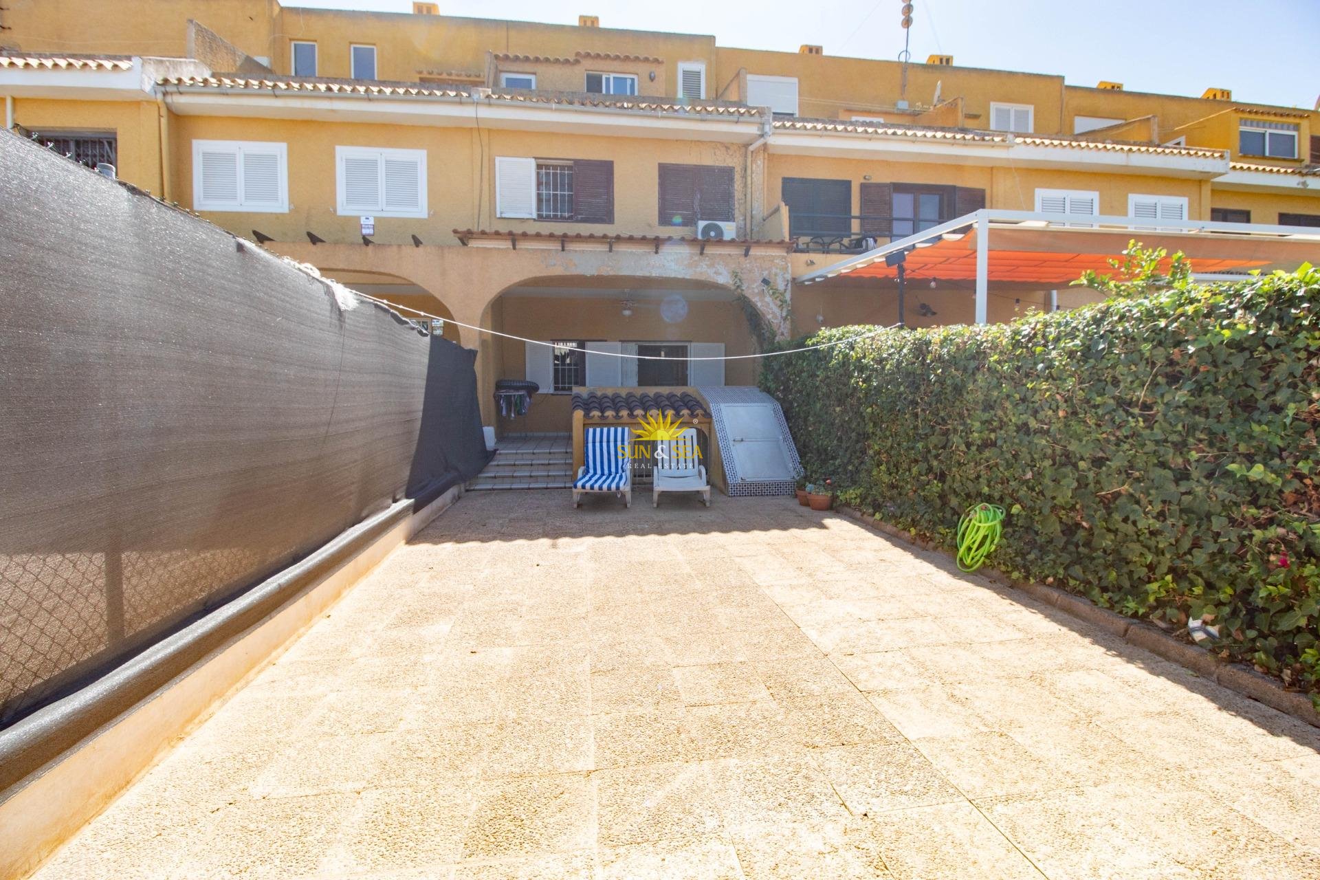 Resale - Villa / Semi detached - Cabo Roig