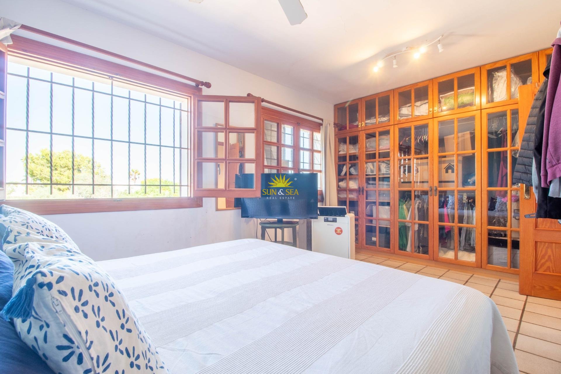Resale - Villa / Semi detached - Cabo Roig