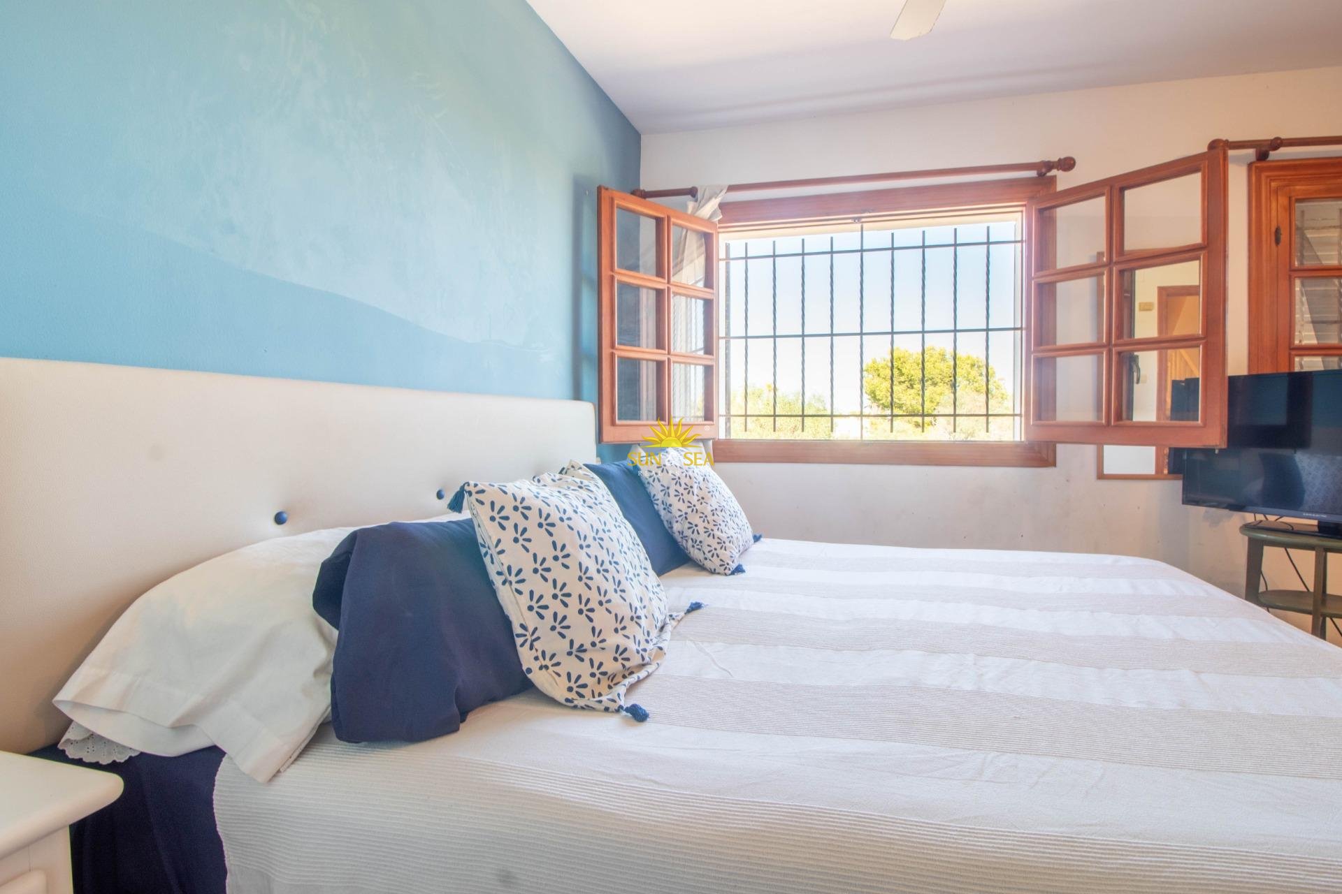 Resale - Villa / Semi detached - Cabo Roig