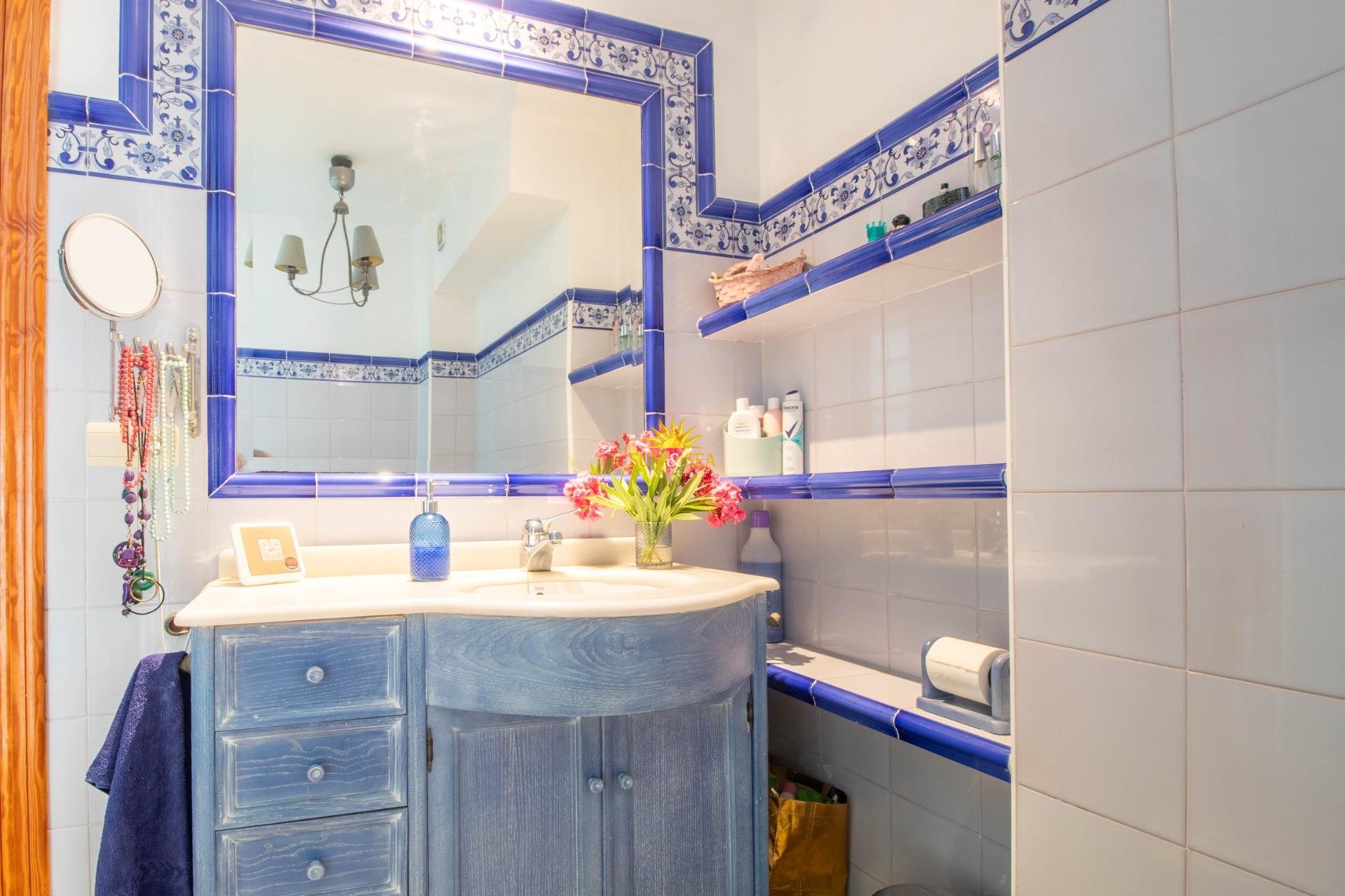 Resale - Villa / Semi detached - Cabo Roig