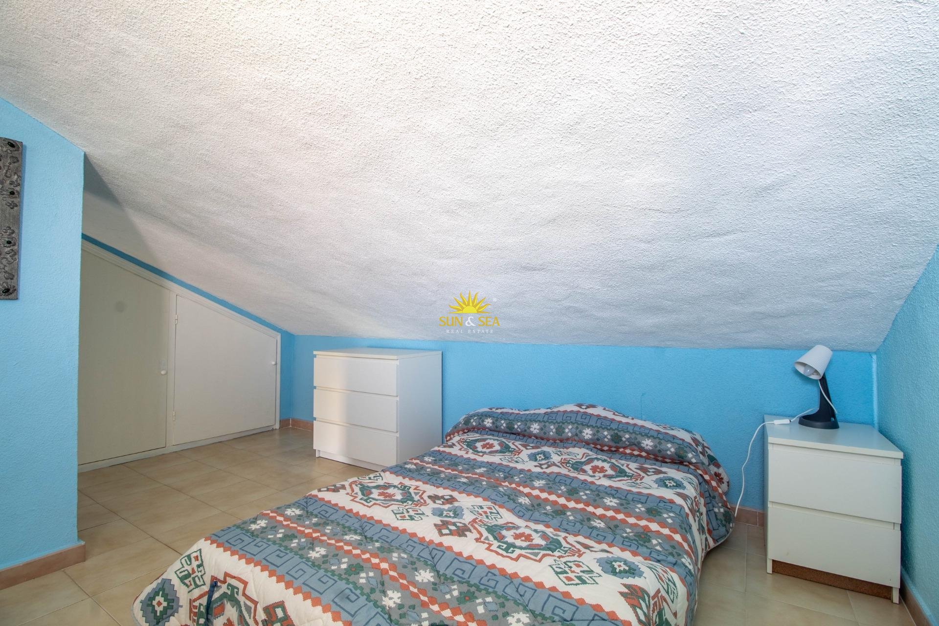 Resale - Villa / Semi detached - Cabo Roig