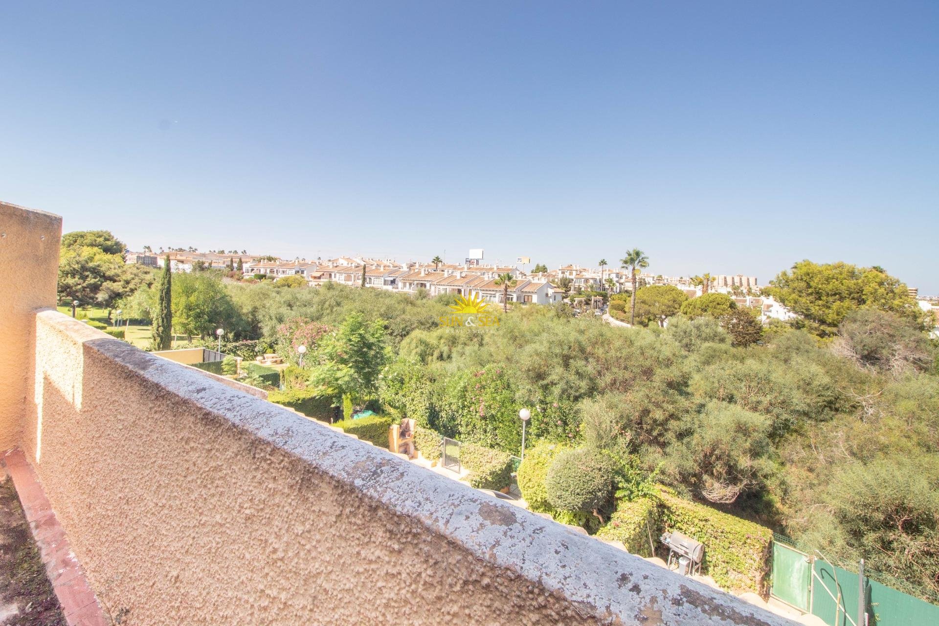 Resale - Villa / Semi detached - Cabo Roig