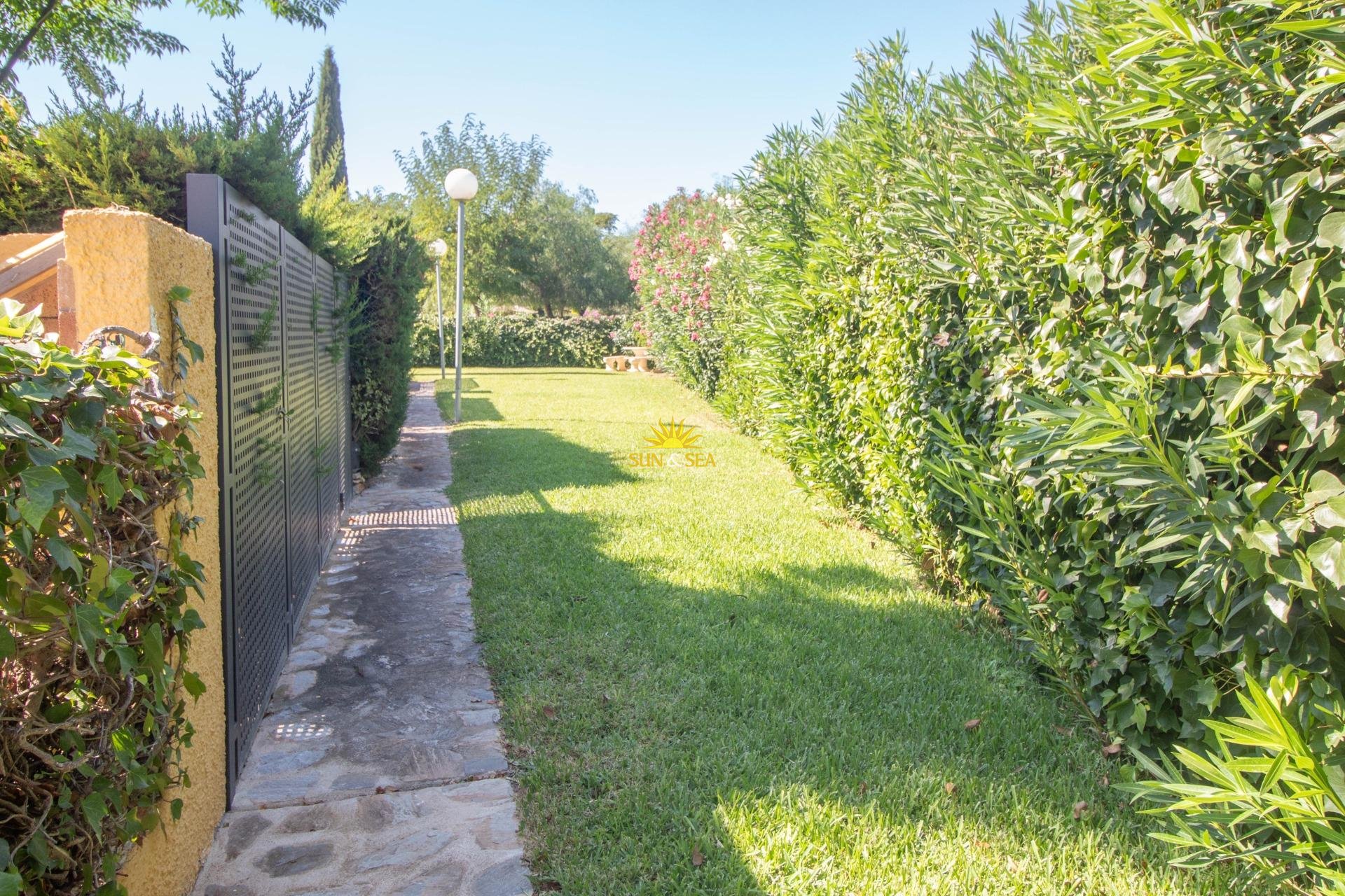 Resale - Villa / Semi detached - Cabo Roig