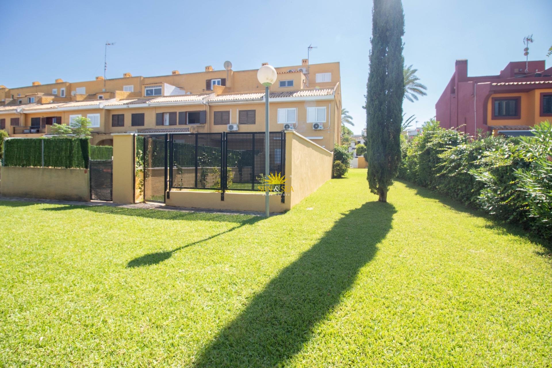 Resale - Villa / Semi detached - Cabo Roig