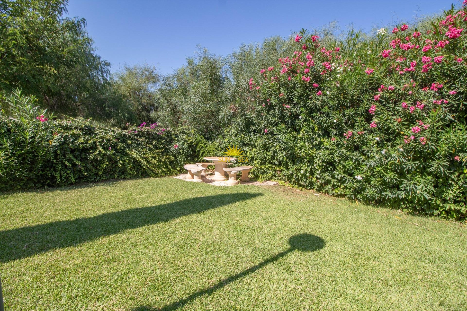 Resale - Villa / Semi detached - Cabo Roig