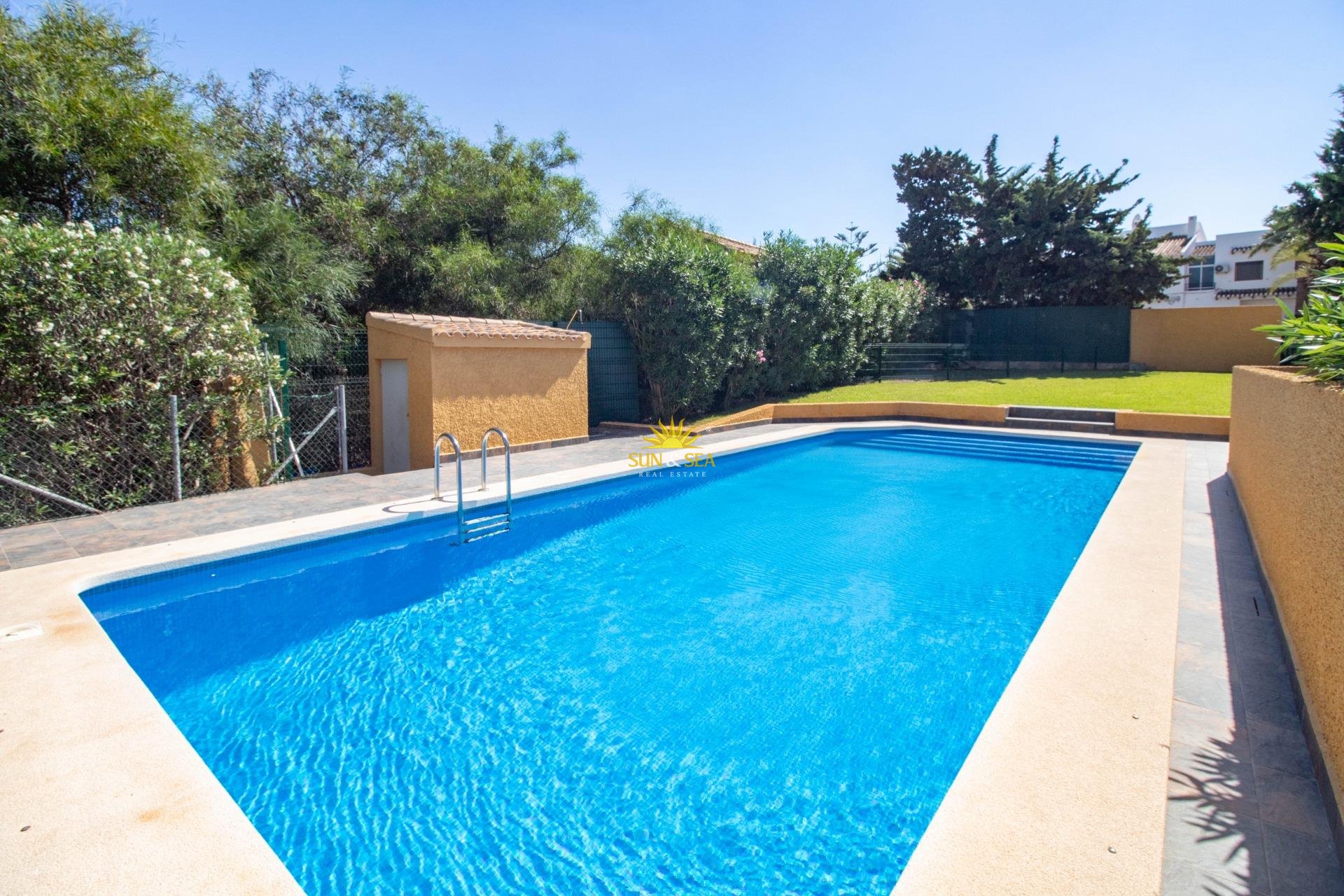 Resale - Villa / Semi detached - Cabo Roig