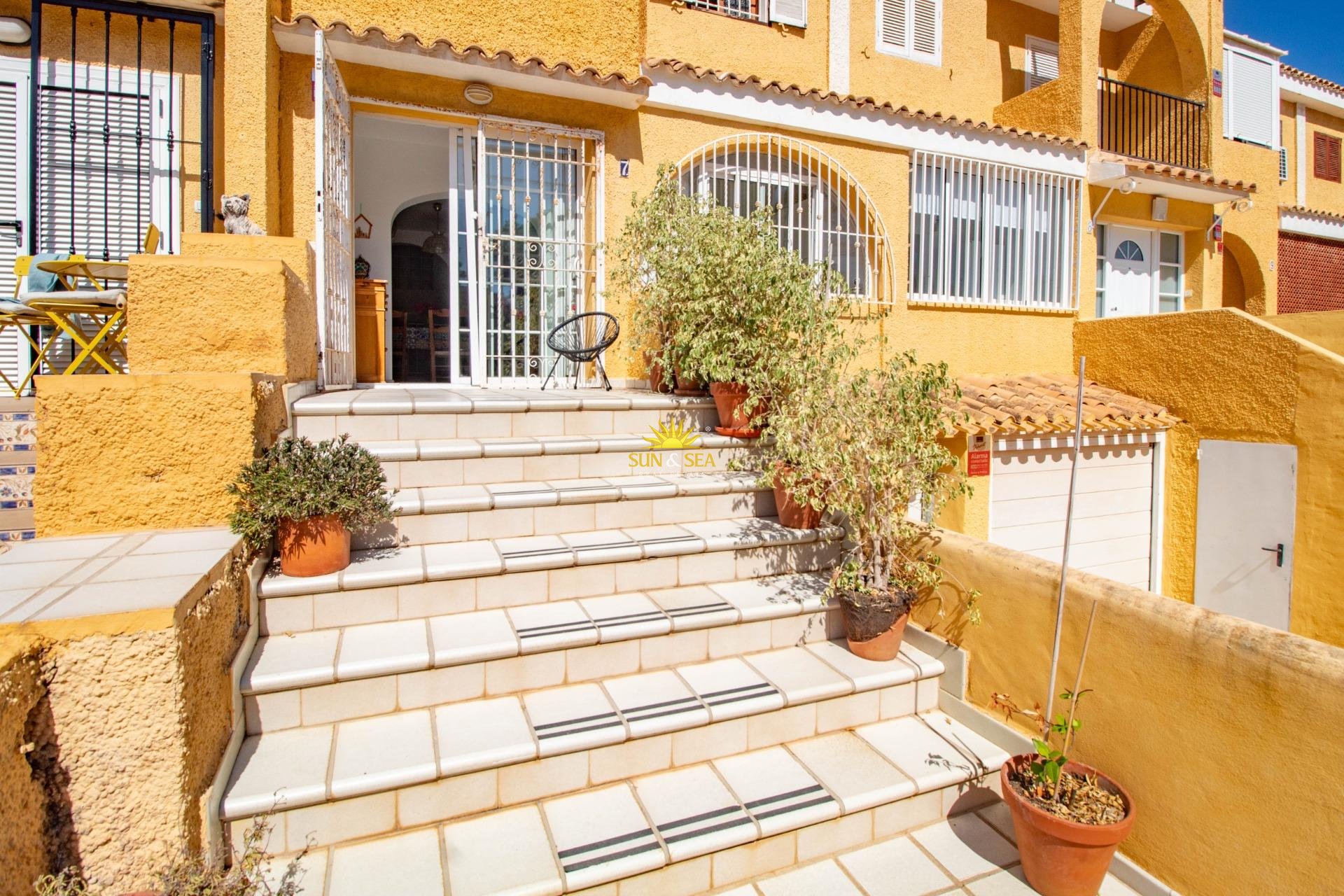 Resale - Villa / Semi detached - Cabo Roig