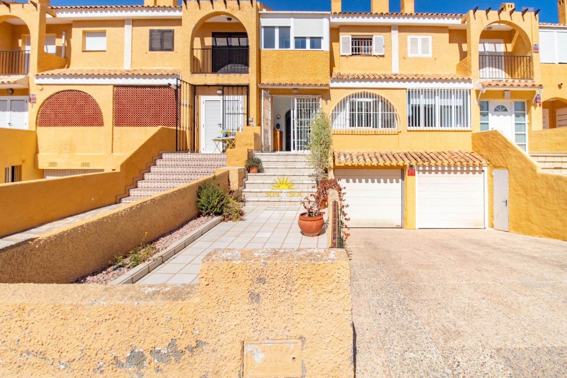 Resale - Villa / Semi detached - Cabo Roig