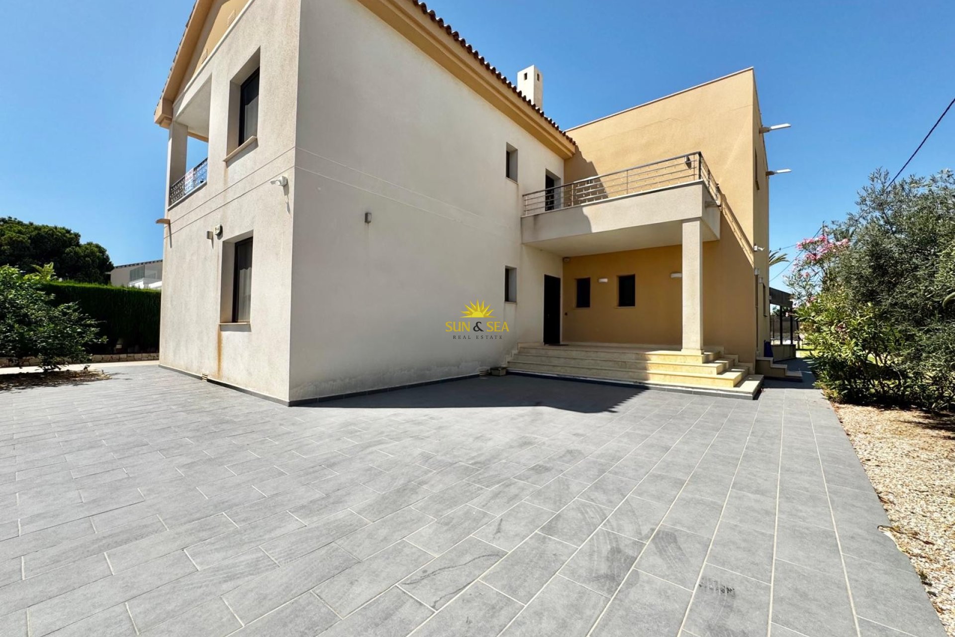 Resale - Villa / Semi detached - Orihuela Costa - Cabo Roig