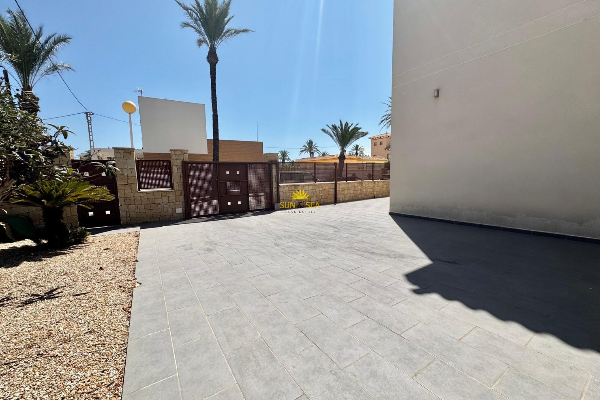 Resale - Villa / Semi detached - Orihuela Costa - Cabo Roig