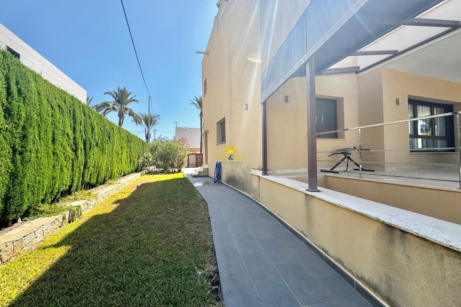 Resale - Villa / Semi detached - Orihuela Costa - Cabo Roig